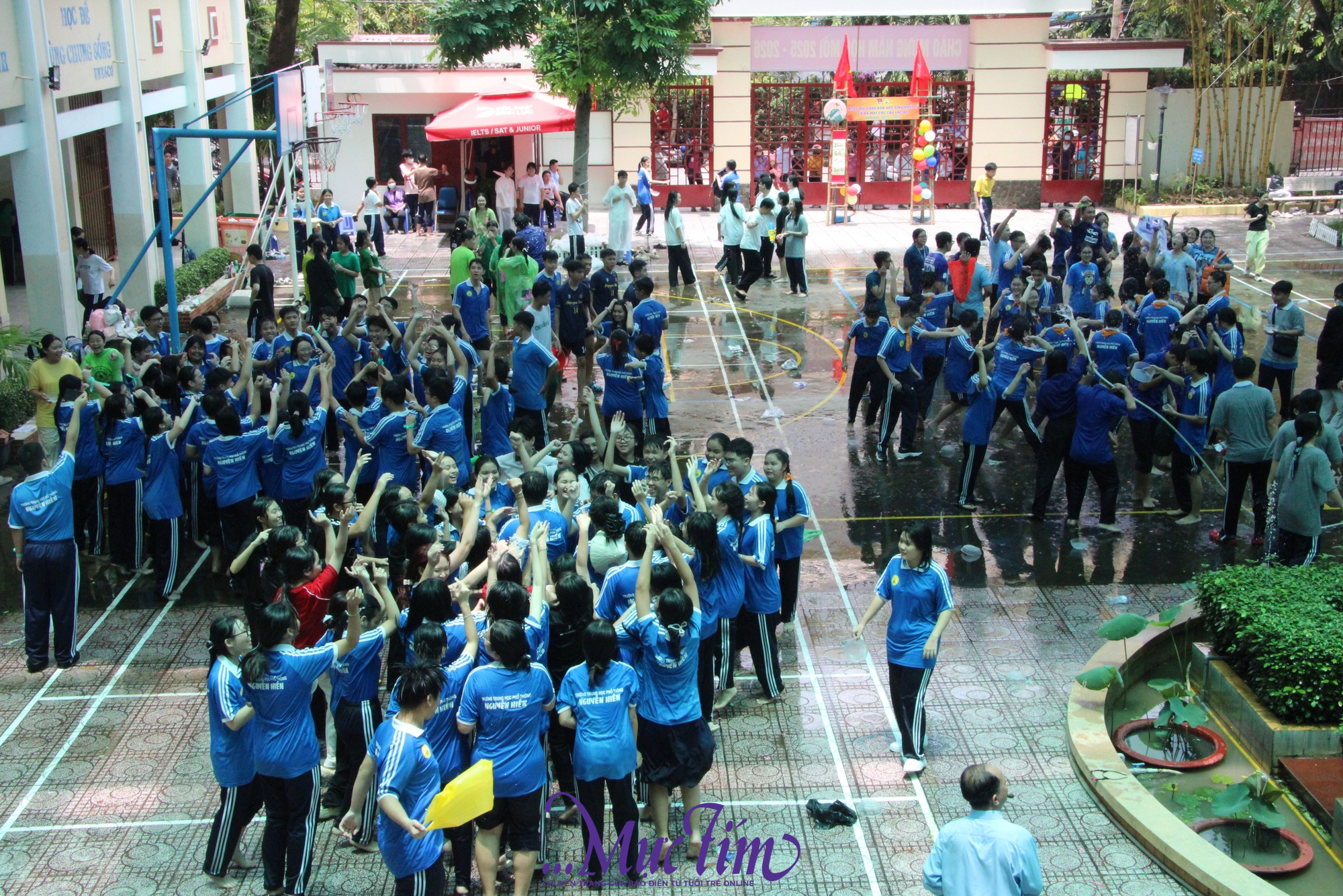 Câu lạc bộ Trường THPT Nguyễn Hiền catwalk, hô tên theo phong cách Miss Grand- Ảnh 16.