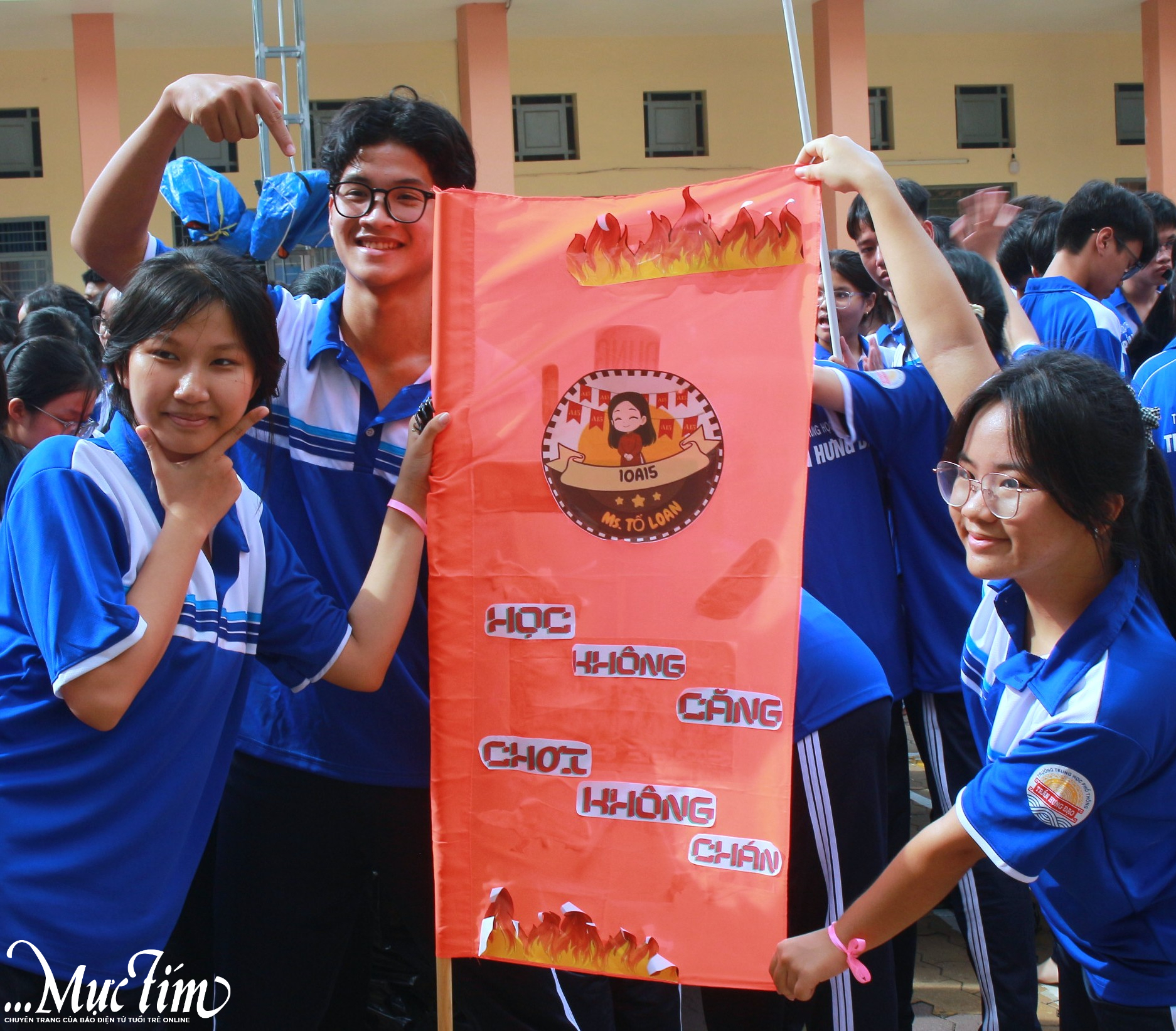 "Tân binh" Trường THPT Trần Hưng Đạo bung xõa trong hội trại khối 10 - Ảnh 3.