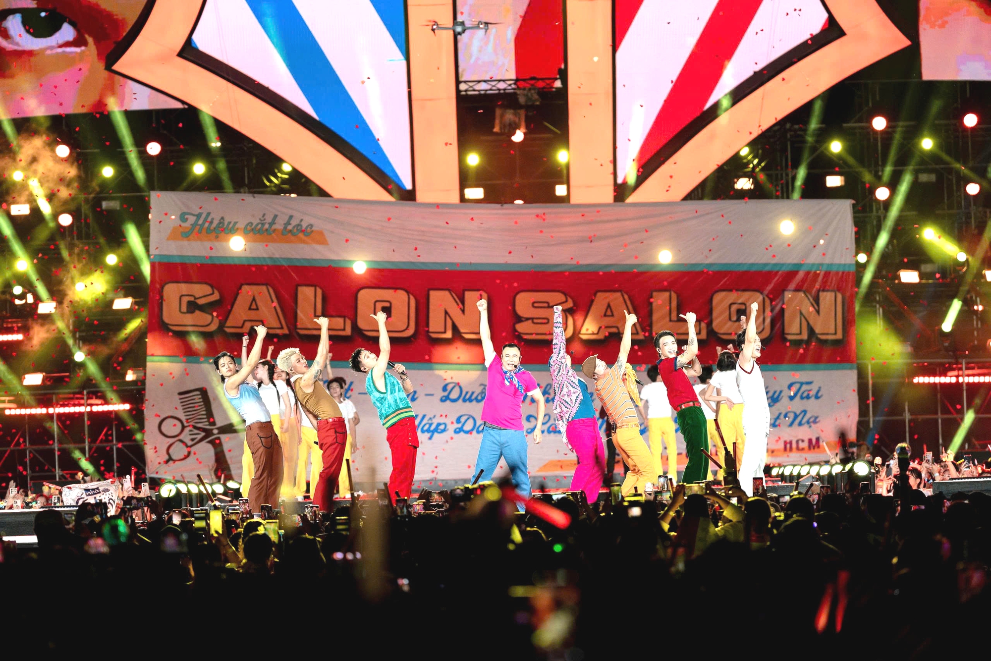 Konser  Anh trai vượt ngàn chông gai - Ảnh 2.