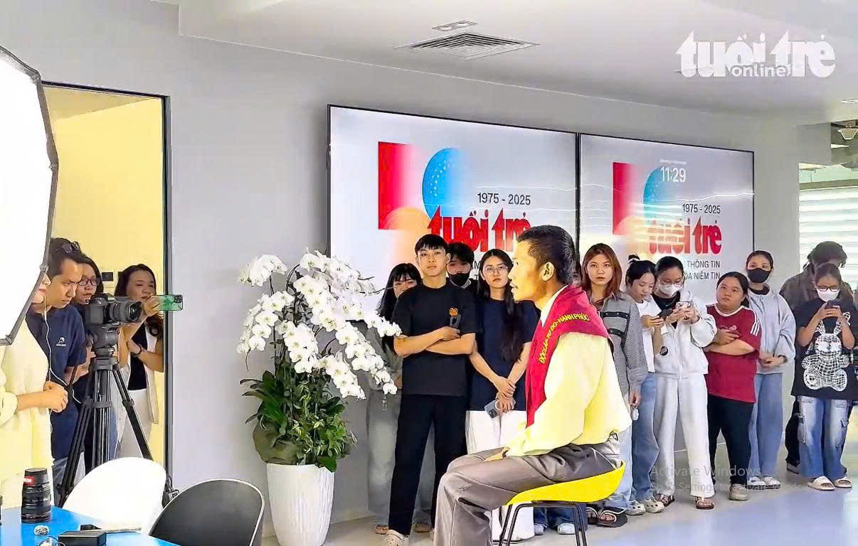 Học kỹ năng phỏng vấn, sinh viên 'vỡ oà' khi được giao lưu cùng đoàn làm phim Mưa đỏ- Ảnh 1. Học kỹ năng phỏng vấn, sinh viên 'vỡ òa' khi được giao lưu cùng đoàn làm phim Mưa đỏ - Ảnh 1.