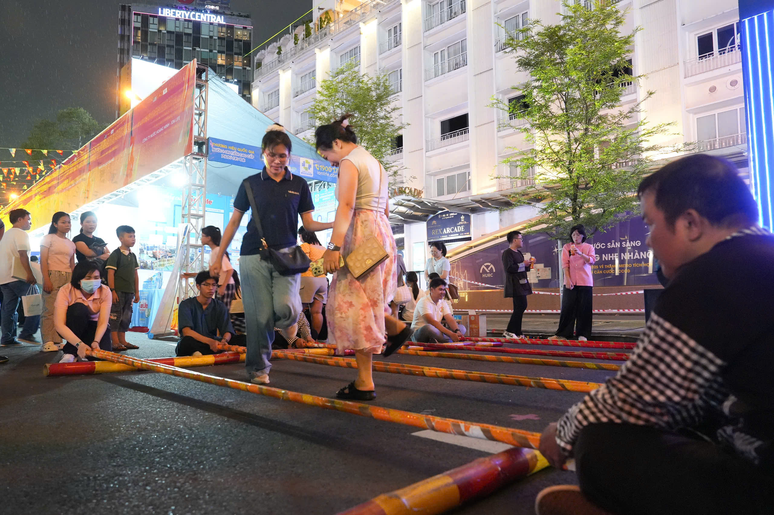 US–Vietnam Friendship Festival wraps up in Ho Chi Minh City with joy, togetherness- Ảnh 5. US–Vietnam Friendship Festival wraps up in Ho Chi Minh City with joy, togetherness- Ảnh 5.