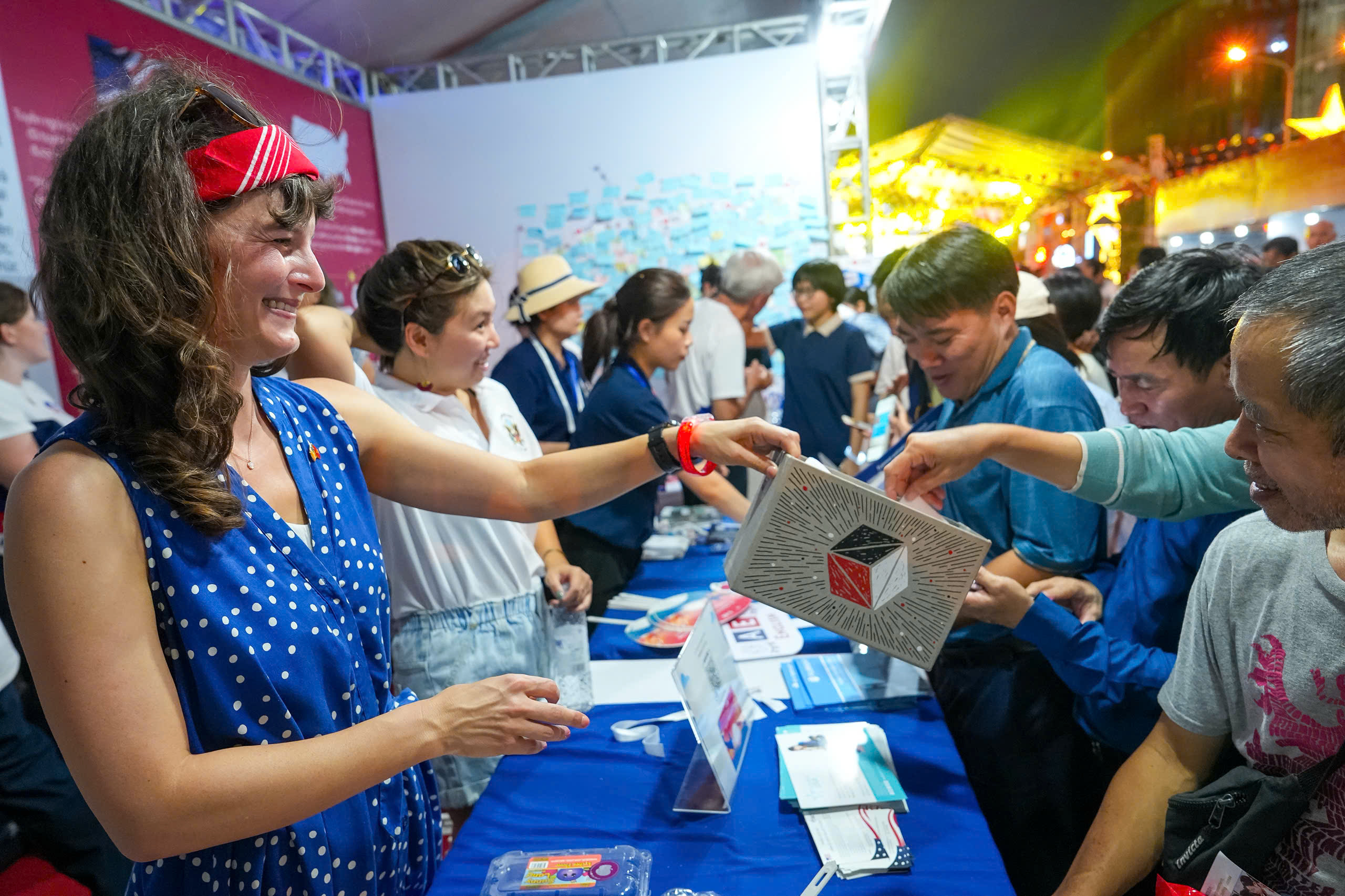 US–Vietnam Friendship Festival wraps up in Ho Chi Minh City with joy, togetherness- Ảnh 3. US–Vietnam Friendship Festival wraps up in Ho Chi Minh City with joy, togetherness- Ảnh 3.