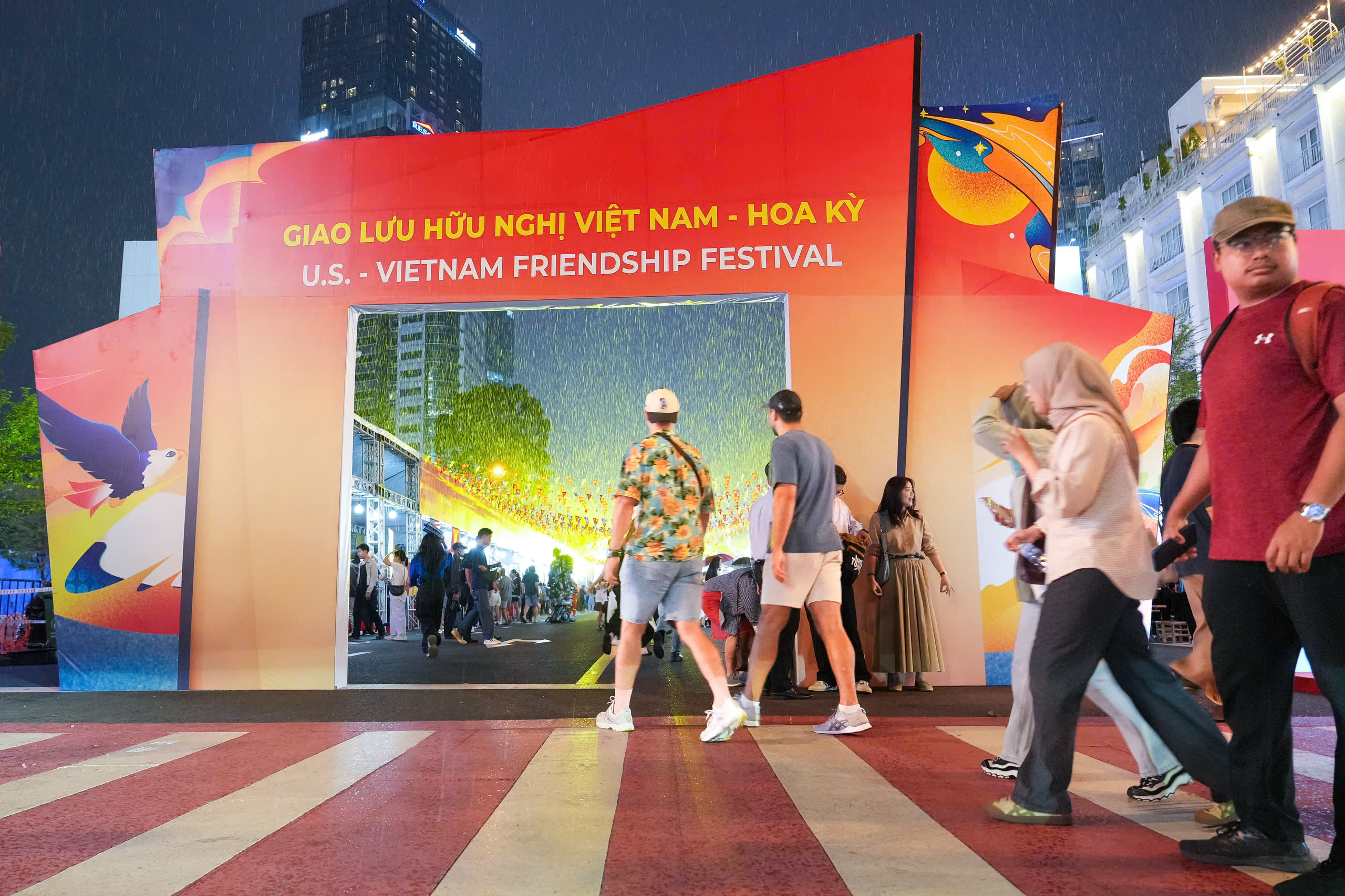 US–Vietnam Friendship Festival wraps up in Ho Chi Minh City with joy, togetherness- Ảnh 6. US–Vietnam Friendship Festival wraps up in Ho Chi Minh City with joy, togetherness- Ảnh 6.