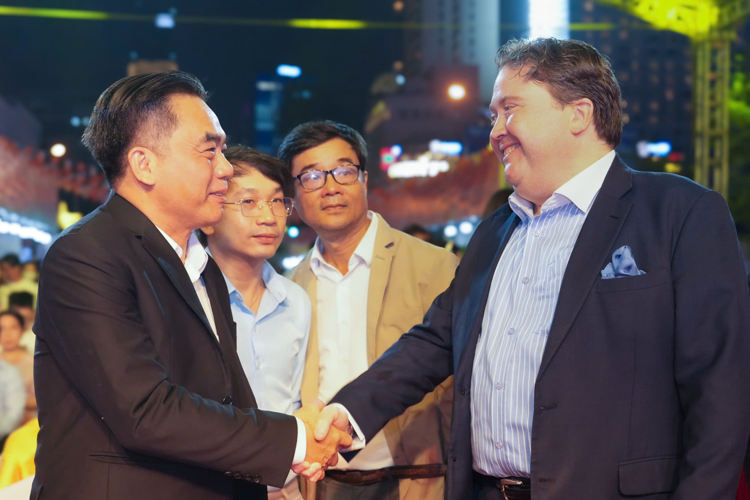 US–Vietnam Friendship Festival wraps up in Ho Chi Minh City with joy, togetherness- Ảnh 1. US–Vietnam Friendship Festival wraps up in Ho Chi Minh City with joy, togetherness- Ảnh 1.