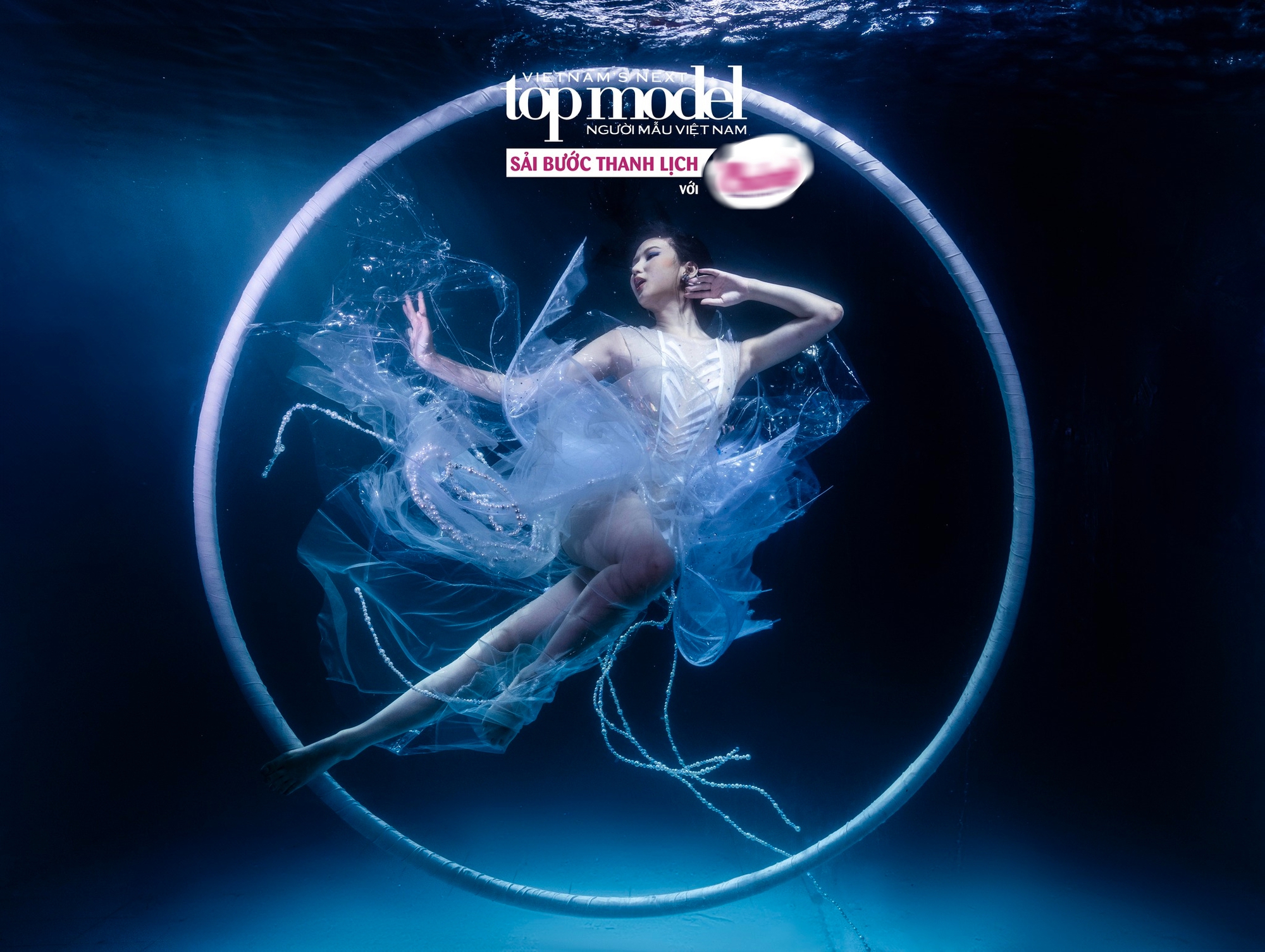 Nghẹt thở màn chụp ảnh dưới làn nước sâu hơn 3m tại Vietnam’s Next Top Model - Ảnh 1. Vietnam’s Next Top Model - Ảnh 1.