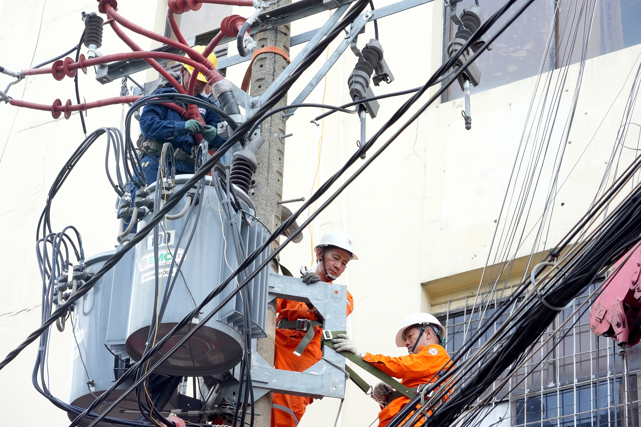 Áp dụng giá điện hai thành phần: Làm quen việc trả thêm chi phí công suất - Ảnh 3.