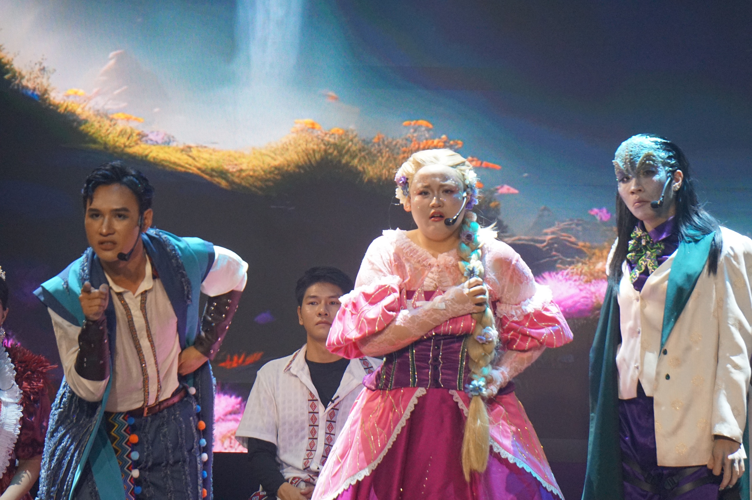 Thu Quỳnh ‘My Sói’ lần đầu diễn nhạc kịch - Ảnh 4. Thu Quỳnh diễn nhạc kịch Công chúa tóc mây - Ảnh 4.