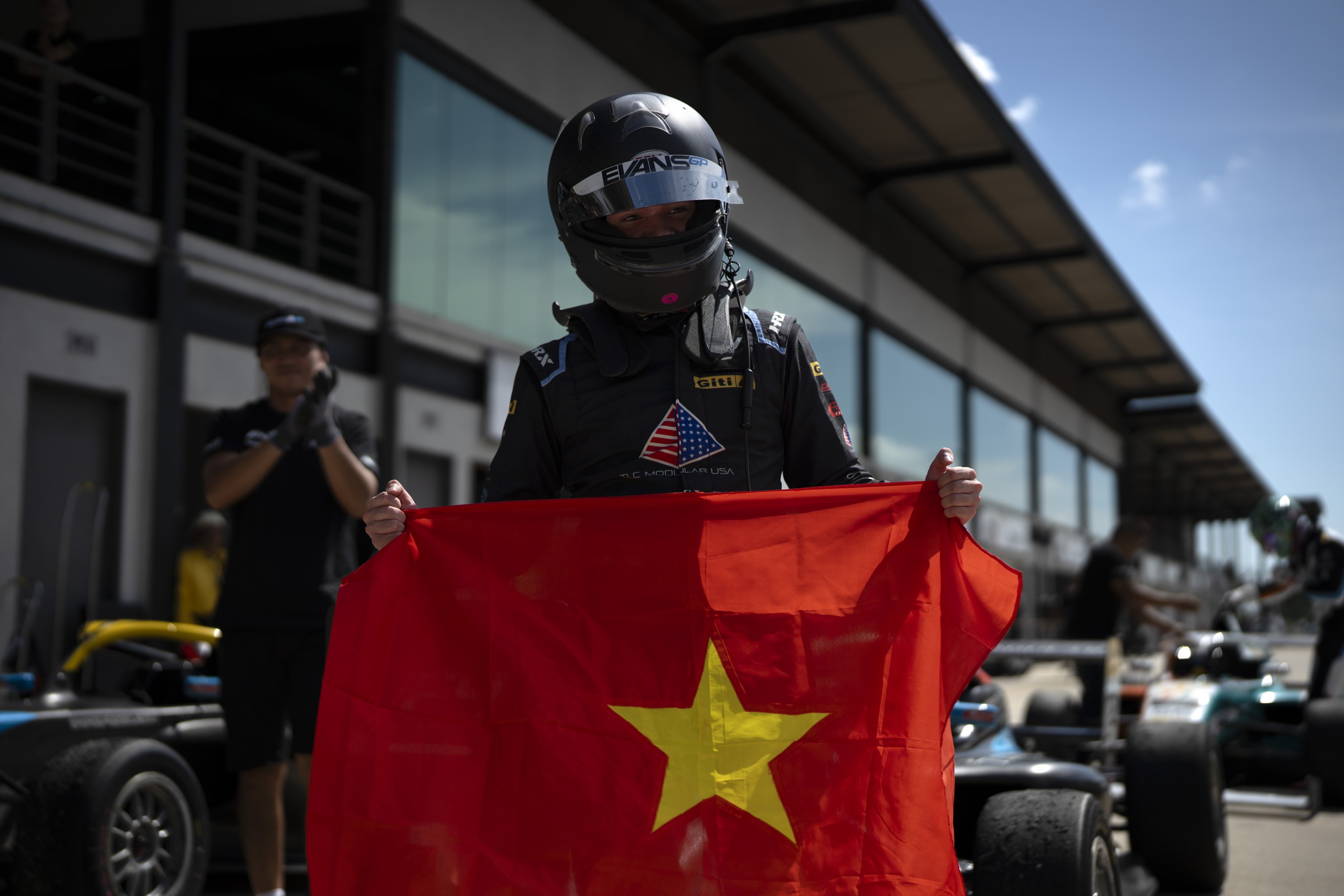 Tay đua 17 tuổi người Việt thống trị Giải đua xe Đông Nam Á - Ảnh 3.