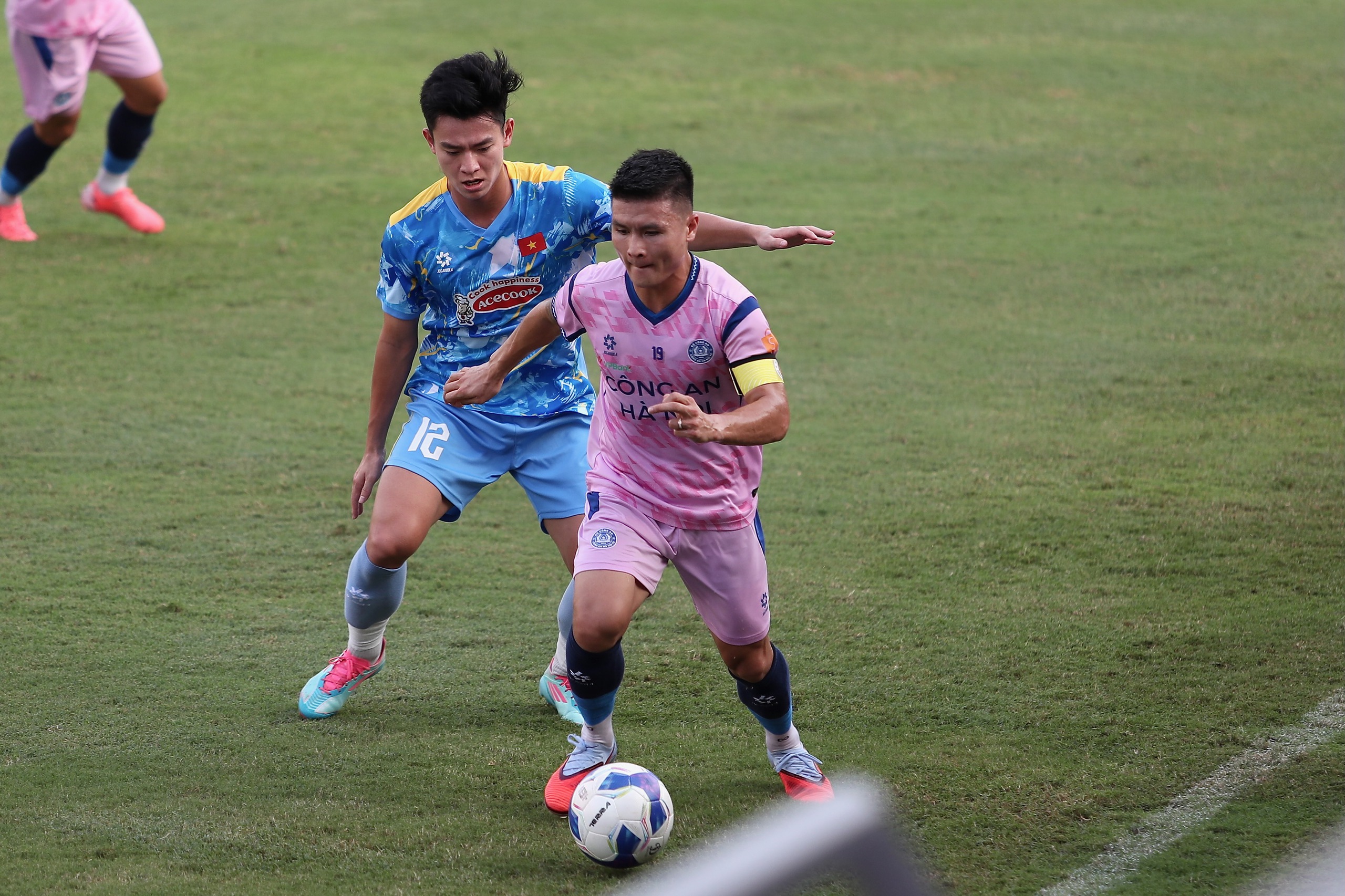 Tuyển Việt Nam vẫn rớt hạng FIFA dù không đá với ai - Ảnh 1.