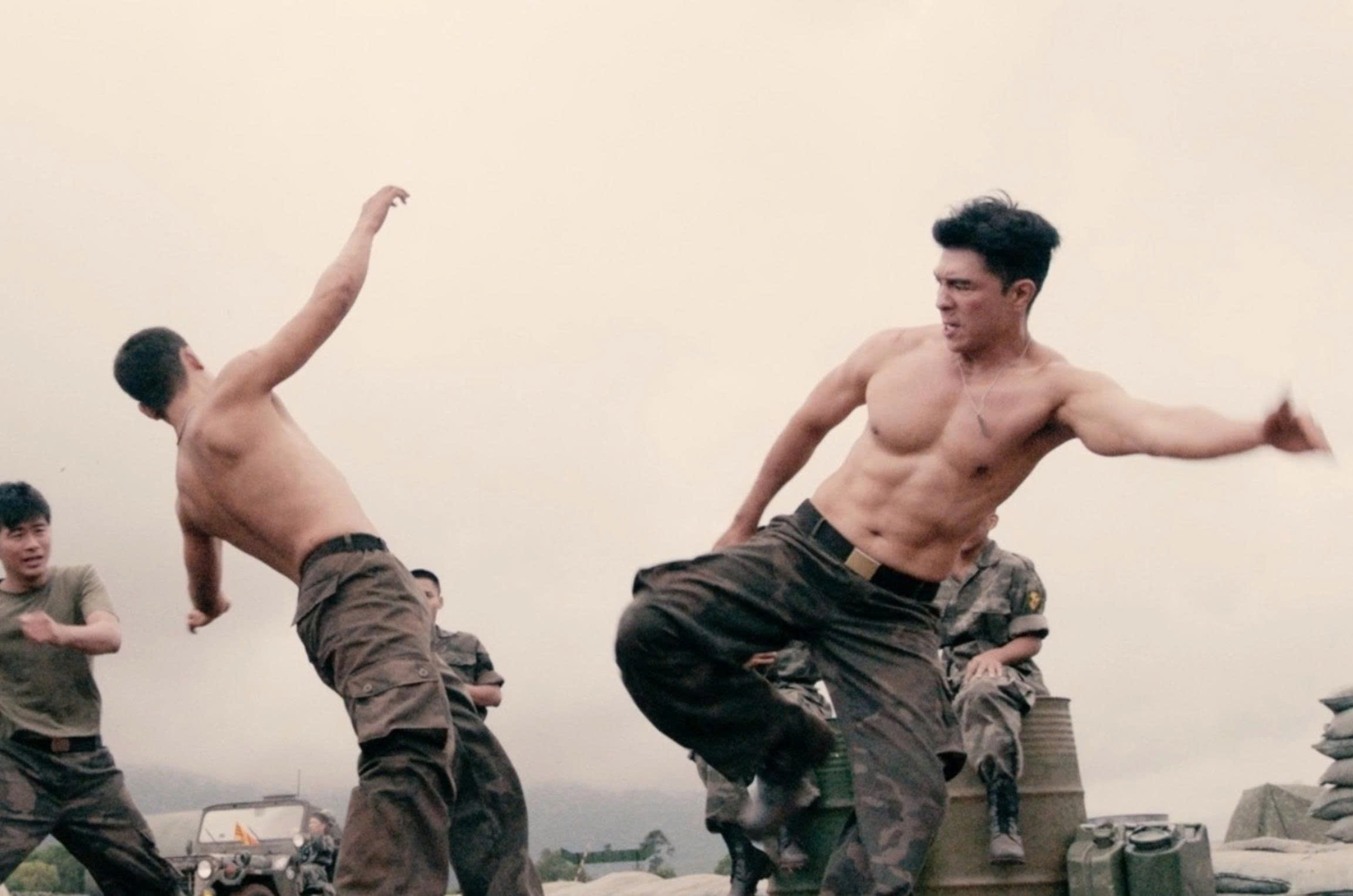 Mưa đỏ - Ảnh 1.