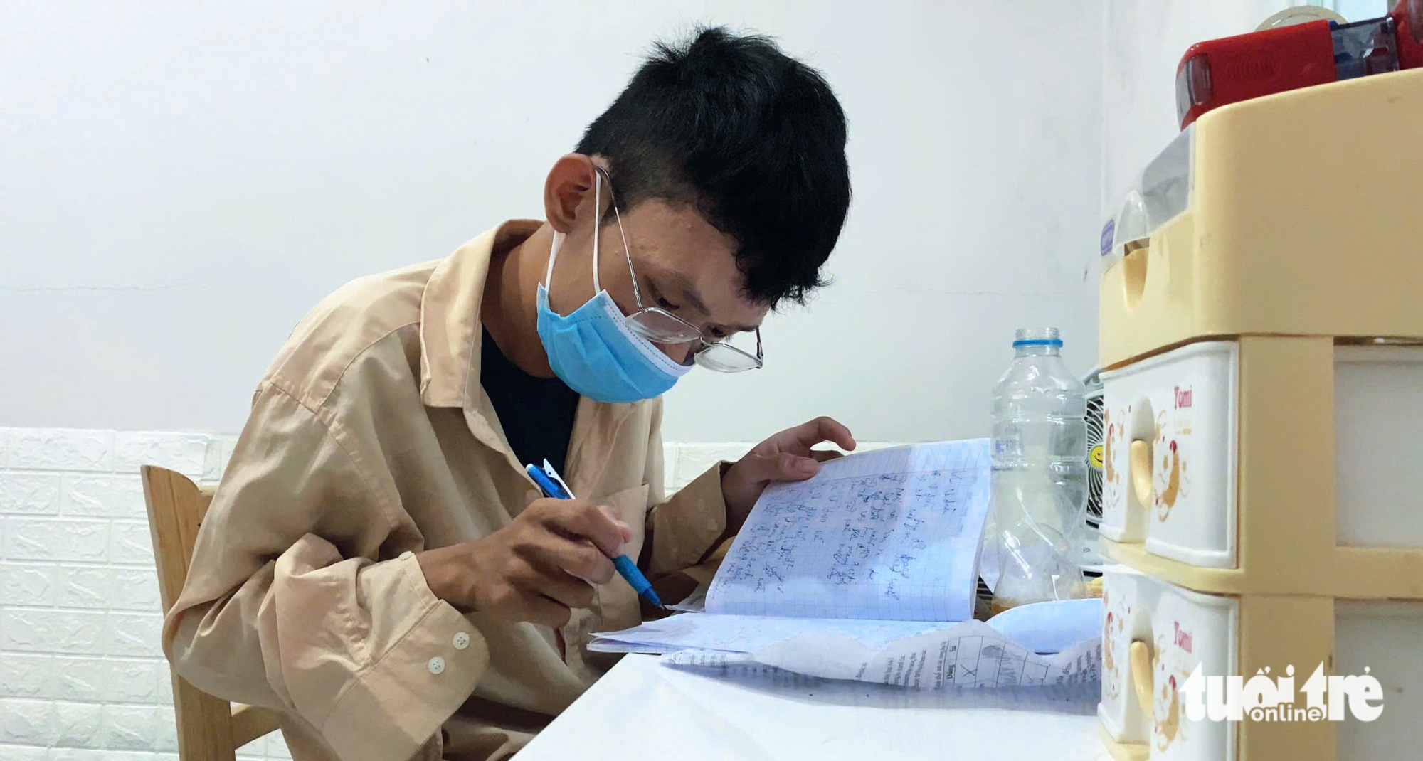 tân sinh viên mồ côi - Ảnh 2.