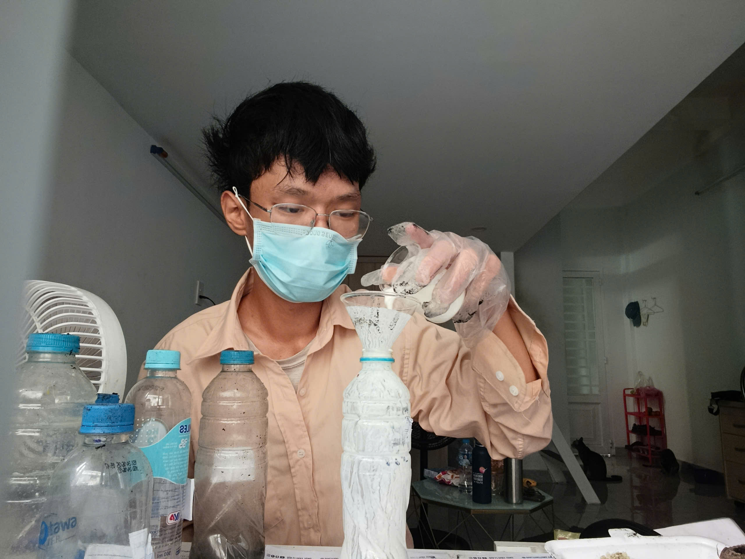 tân sinh viên mồ côi - Ảnh 4.