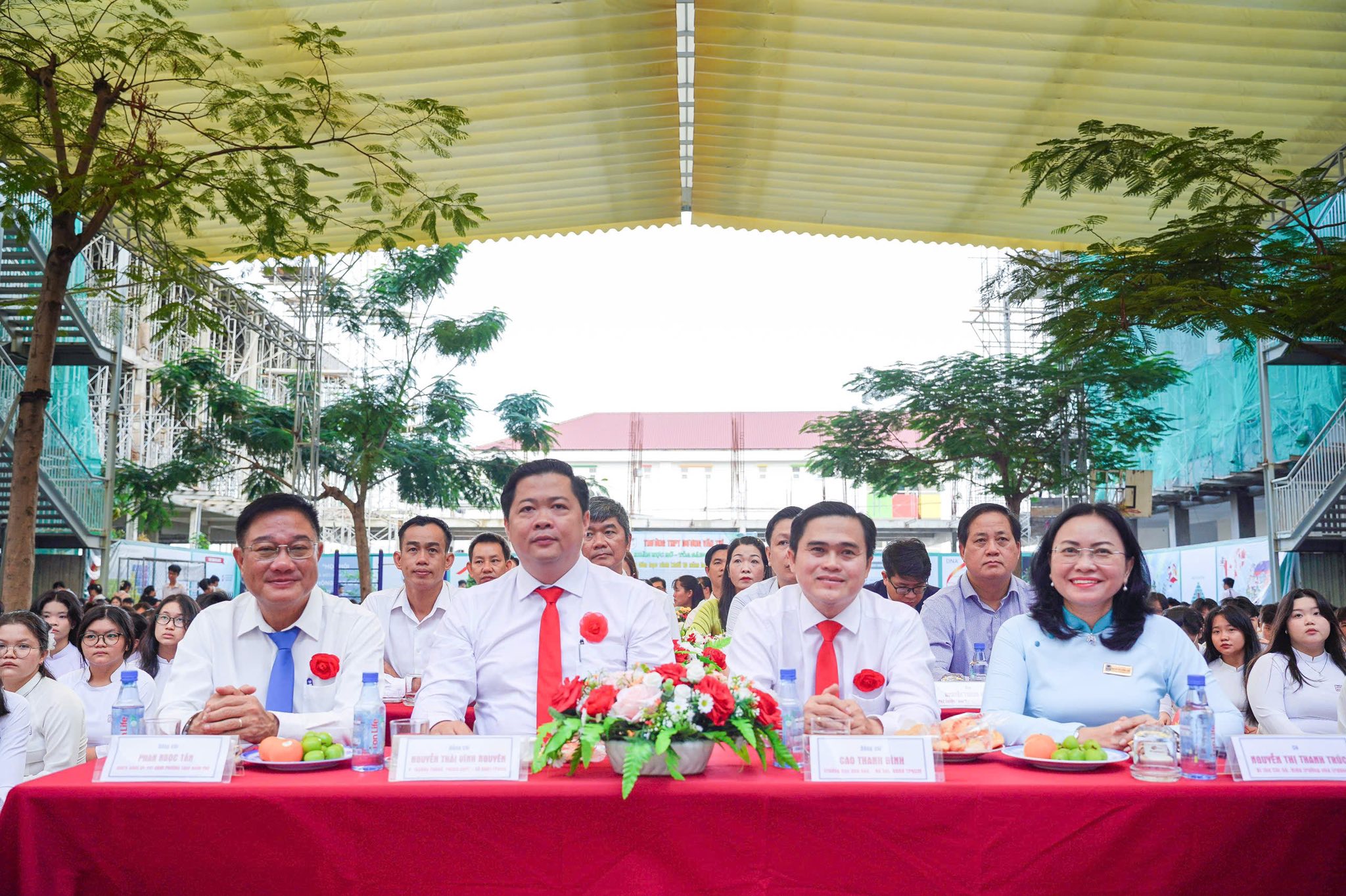 ホーチミン市で多くの「ホット」な高校の校長を動員 - 写真2。 Điều động nhiều hiệu trưởng trường THPT 'hot' ở TP.HCM - Ảnh 2.