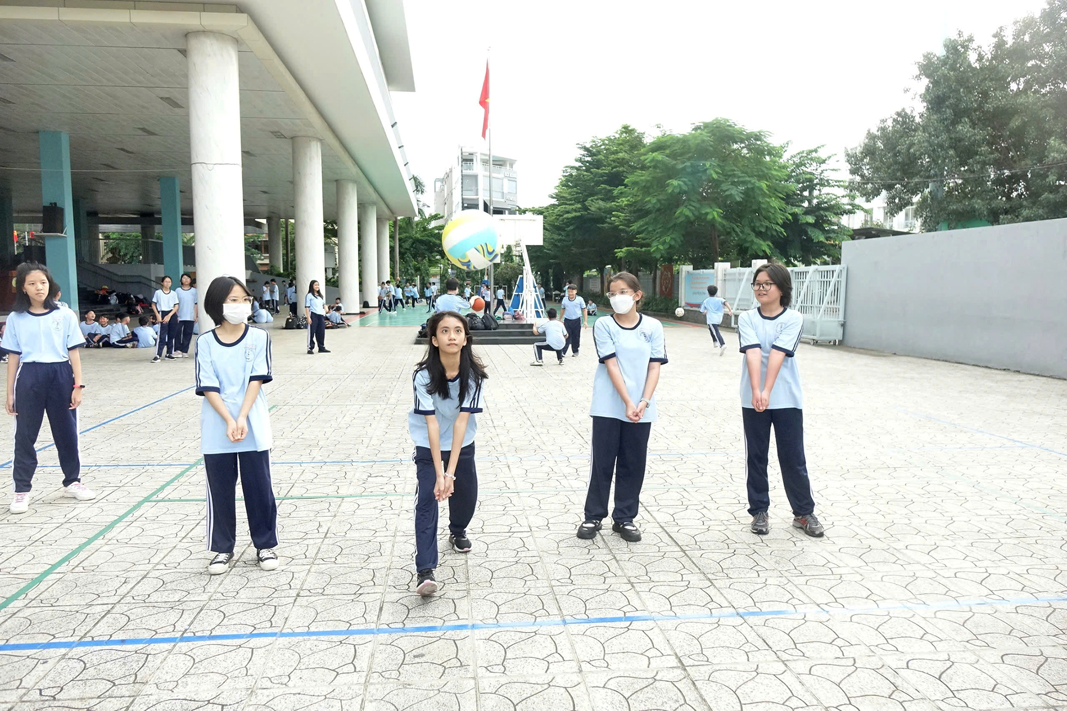 Học sáng thứ Bảy, phụ huynh kêu trời! - Ảnh 2. Học sáng thứ Bảy, phụ huynh kêu trời! - Ảnh 2.