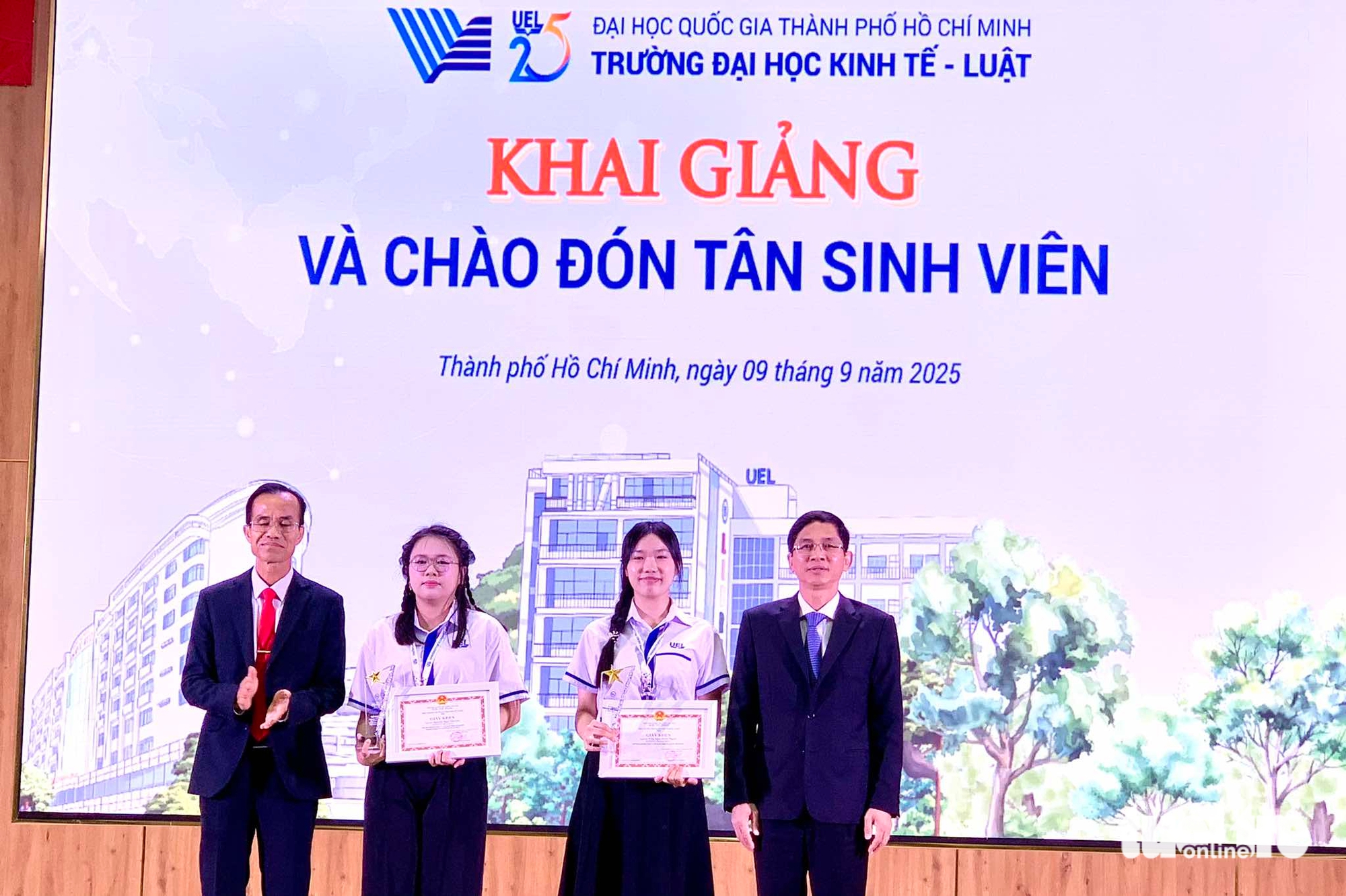 Tổng giám đốc ACB nói với sinh viên: “AI không thay bạn, trừ khi bạn đứng yên”- Ảnh 3. AI - Ảnh 2.