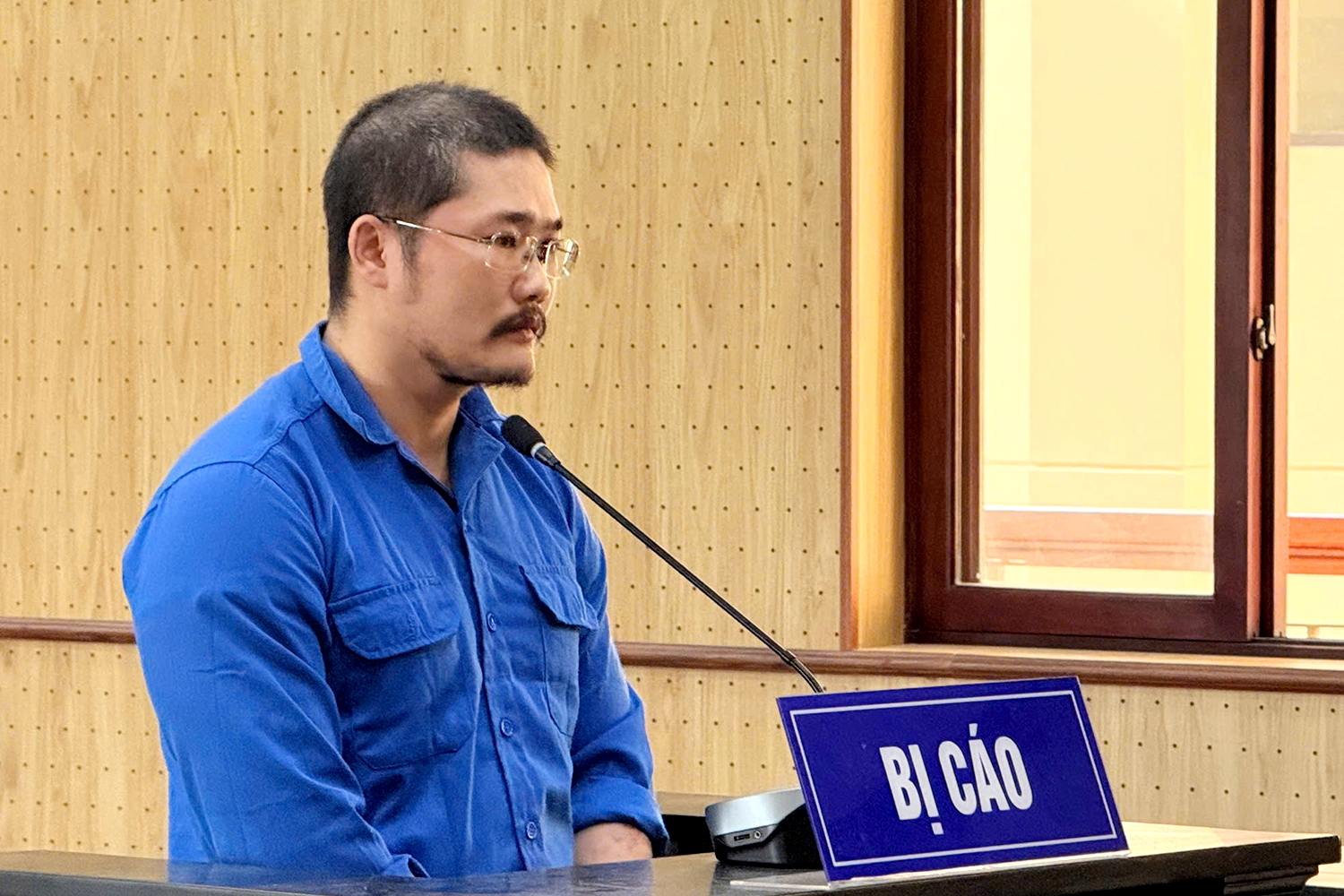 Lừa đảo cô giáo cũ chiếm đoạt tiền tỉ, cựu cán bộ bị tuyên 15 năm tù - Ảnh 1.