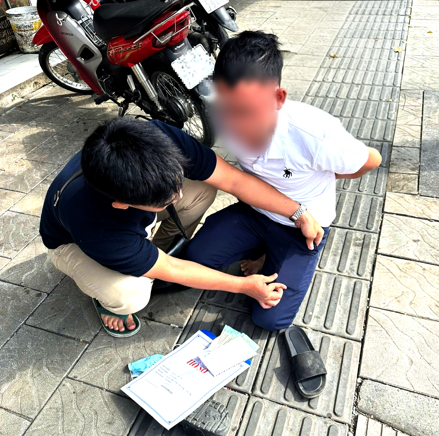 Nữ sinh viên sập bẫy chạy chuyển trường của cán bộ đại học ‘dỏm’, mất hàng chục triệu đồng - Ảnh 1.