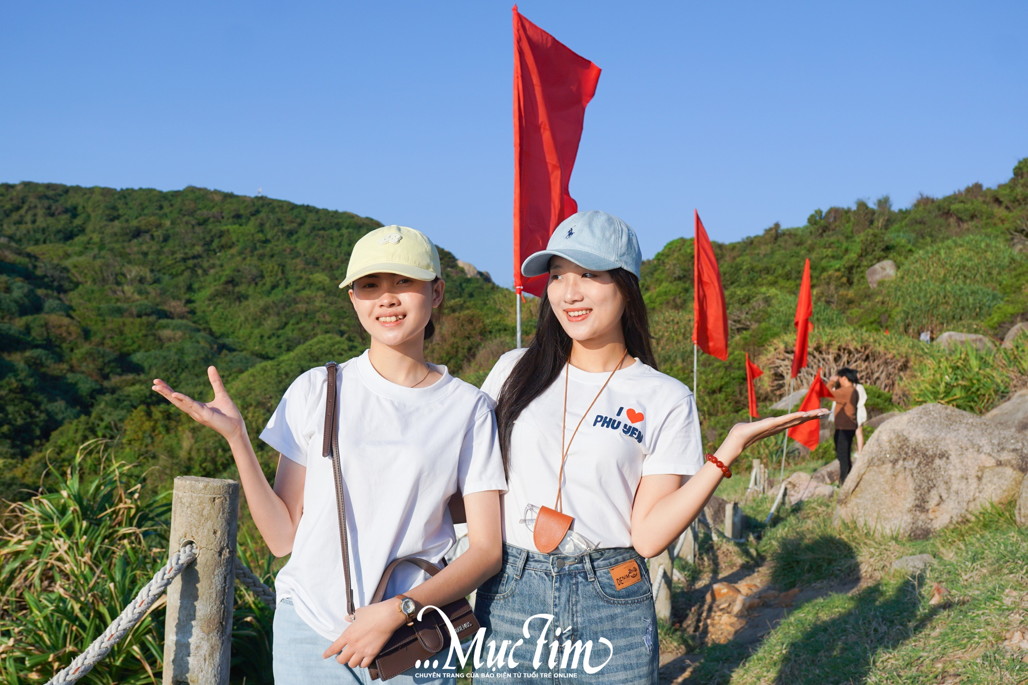 Bạn trẻ Đắk Lắk dậy từ 4h, chào cờ tại nơi đón bình minh đầu tiên của Việt Nam- Ảnh 4.