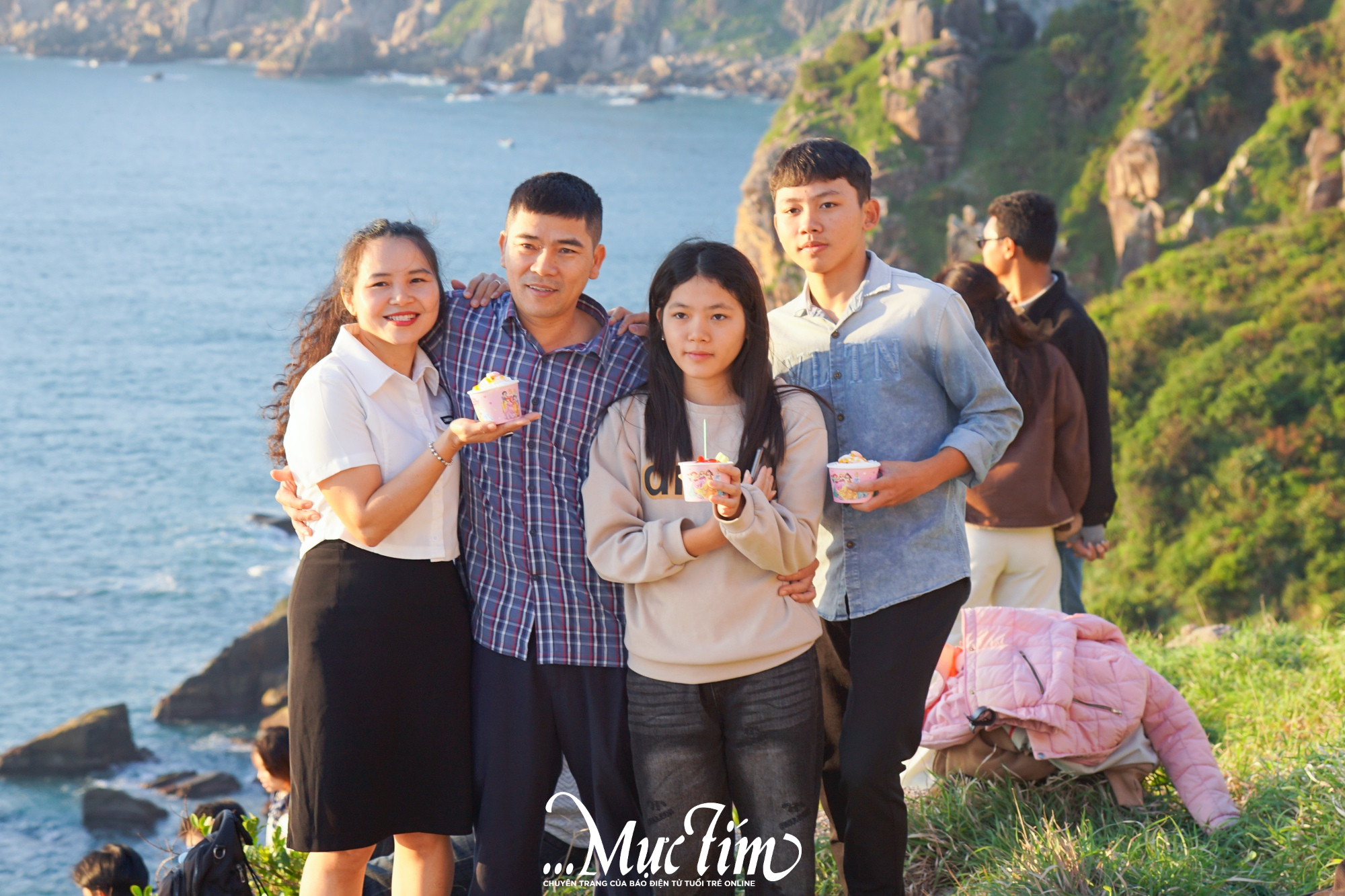 Bạn trẻ Đắk Lắk dậy từ 4h, chào cờ tại nơi đón bình minh đầu tiên của Việt Nam- Ảnh 7.