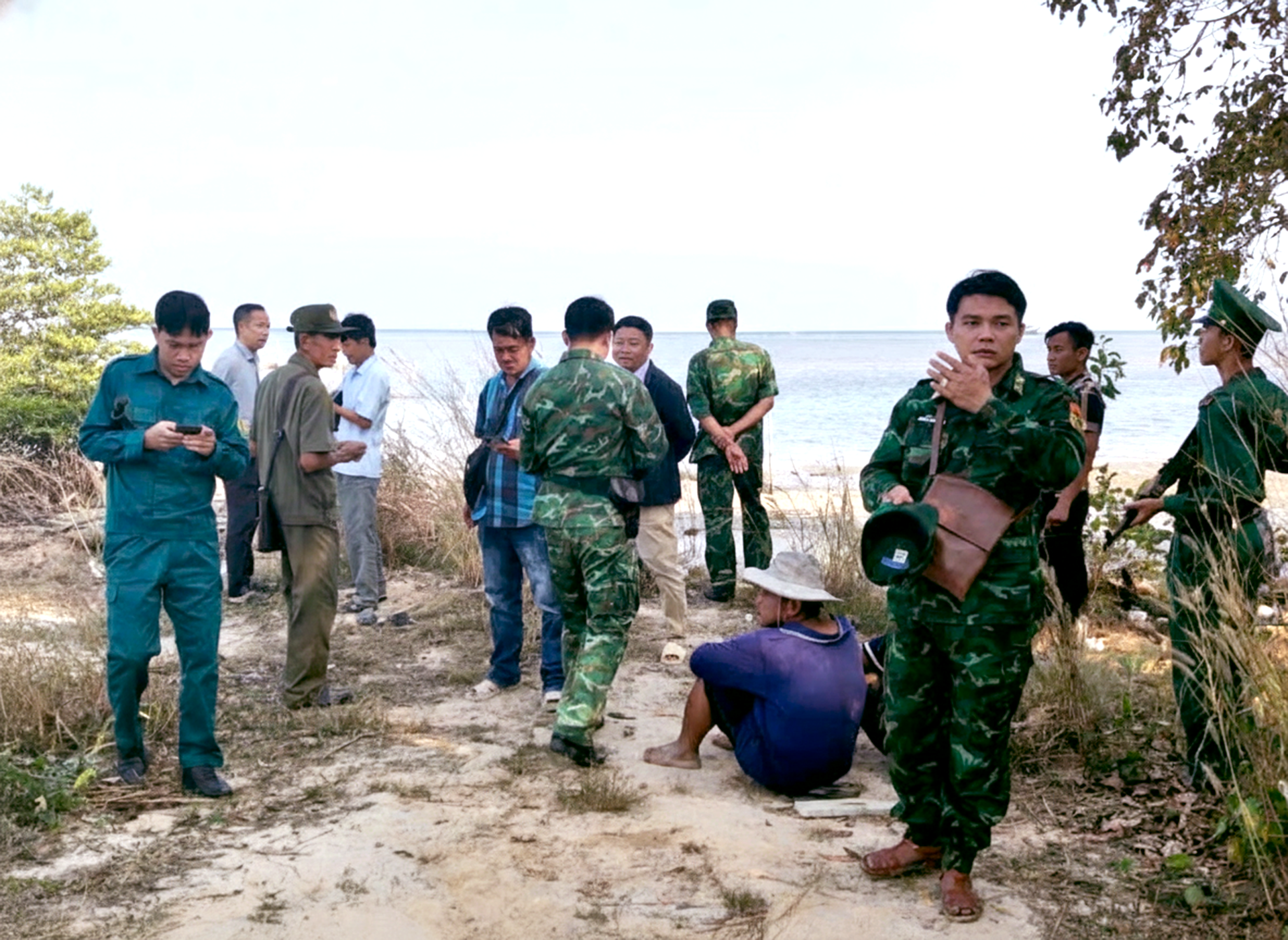 Phát hiện hai người dân bơm hút cát trái phép ở Phú Quốc - Ảnh 1.