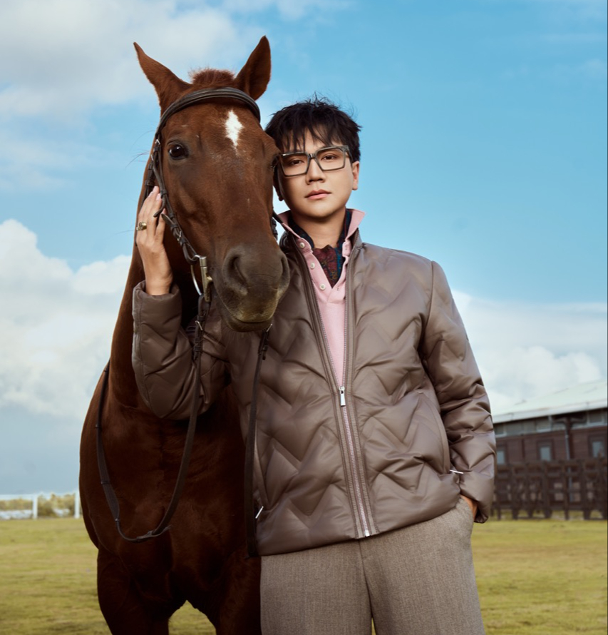 'Anh chú' MC Công Tố tung bộ ảnh ngựa, chưa gì đã thấy Tết Bính Ngọ rần rần  - Ảnh 8.