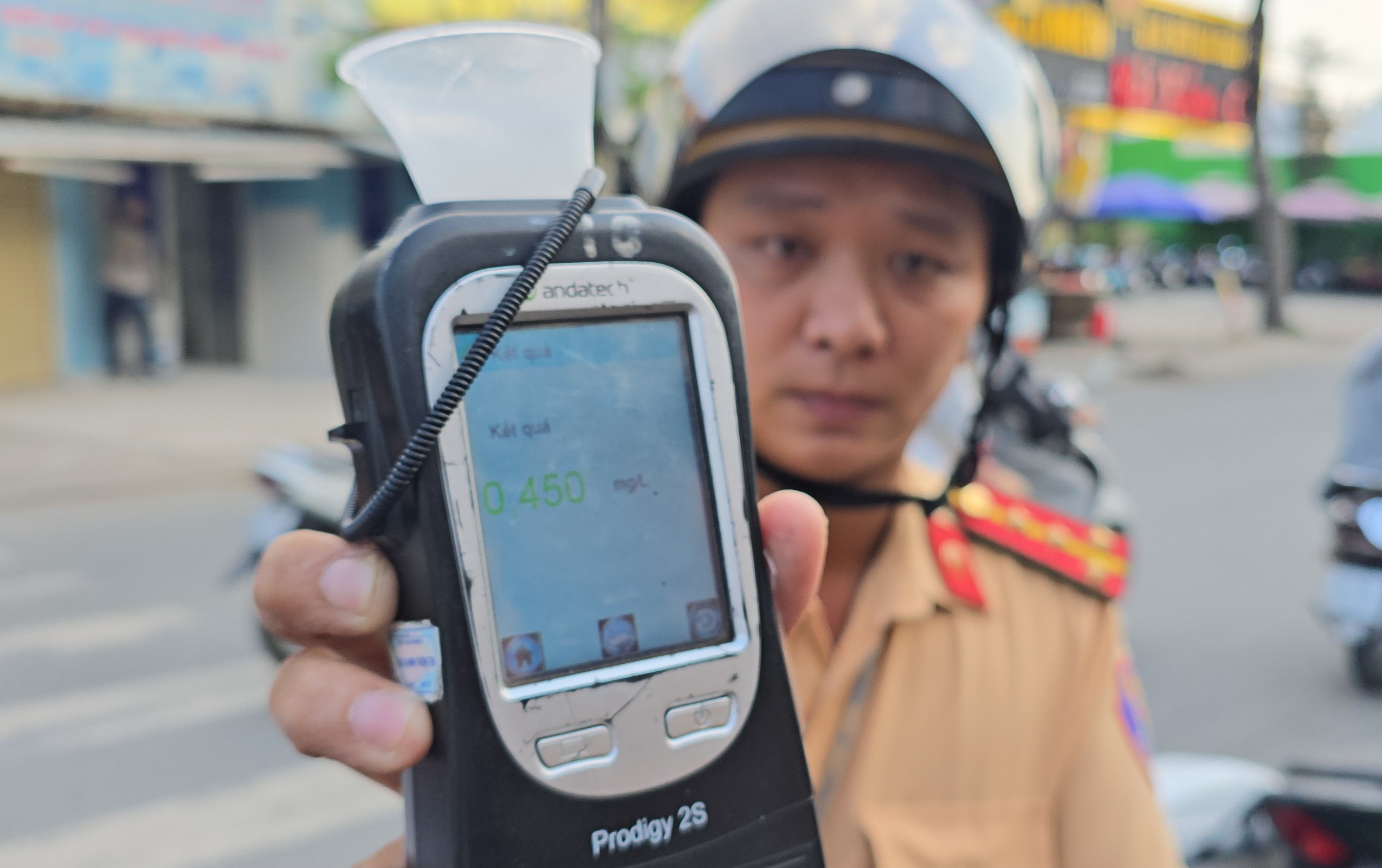 3 ngày Tết tại TP.HCM, người vi phạm nồng độ cồn tập trung khung giờ từ 18h đến 24h - Ảnh 1.