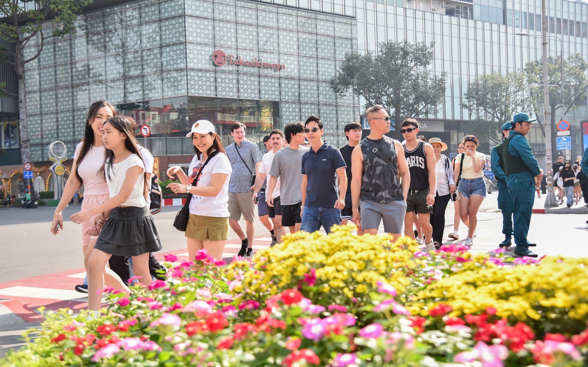 Ho Chi Minh City leader moves to scale back public events on Le Loi Boulevard - Ảnh 1.