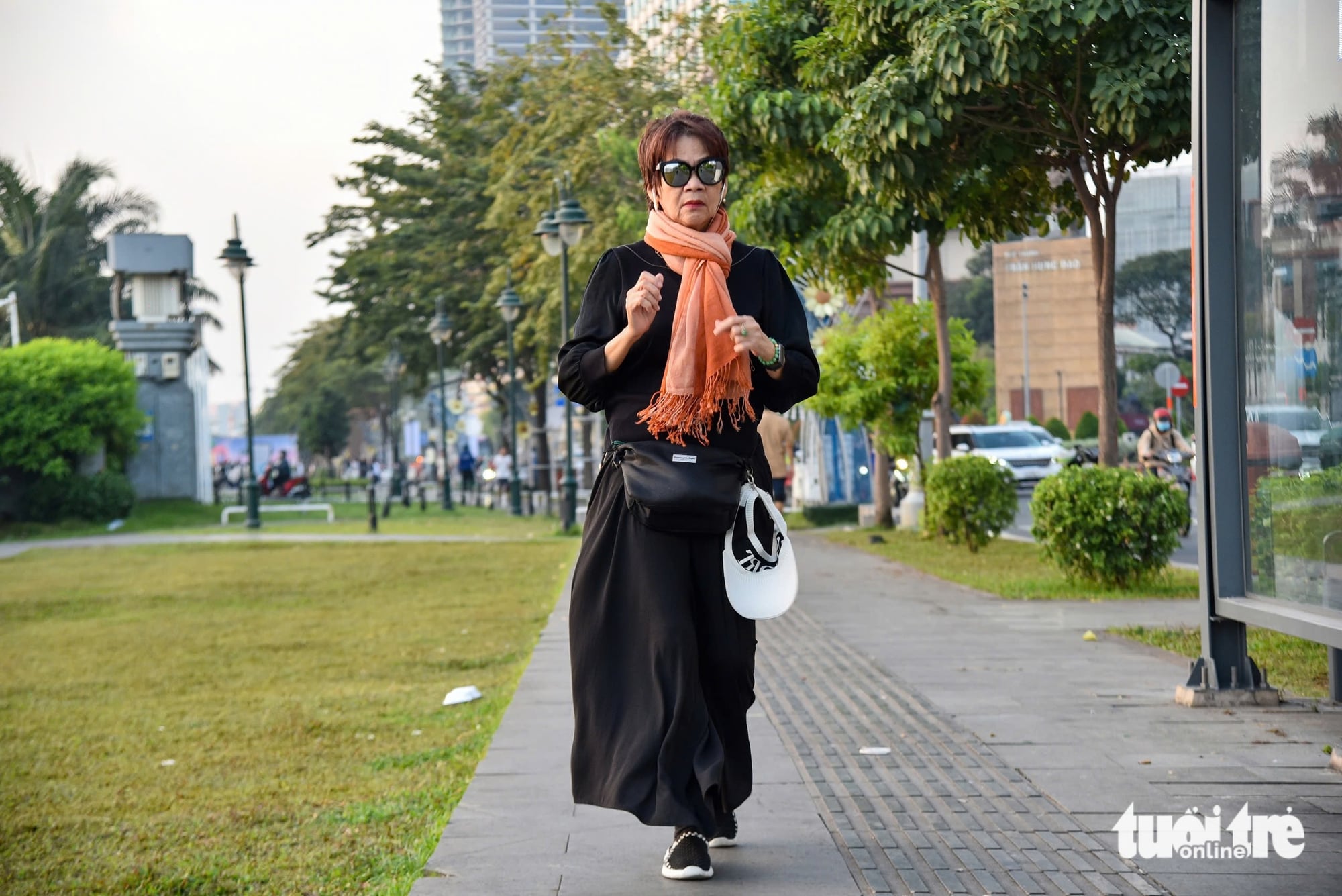 In photos: Residents chill out amid rare cool spell in Ho Chi Minh City- Ảnh 8.