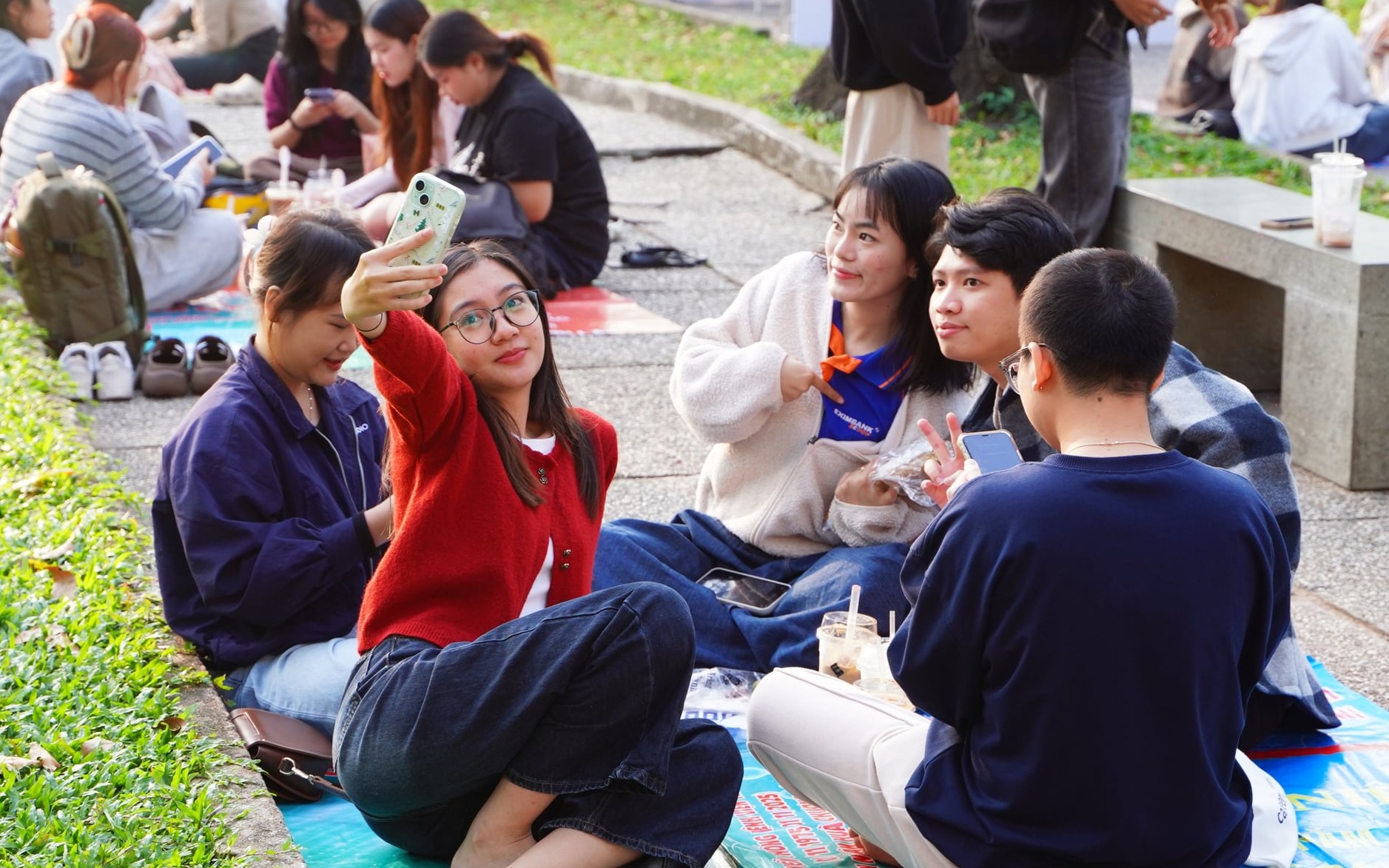 Cold snaps, unseasonal rain to persist in southern Vietnam ahead of Lunar New Year - Ảnh 2.