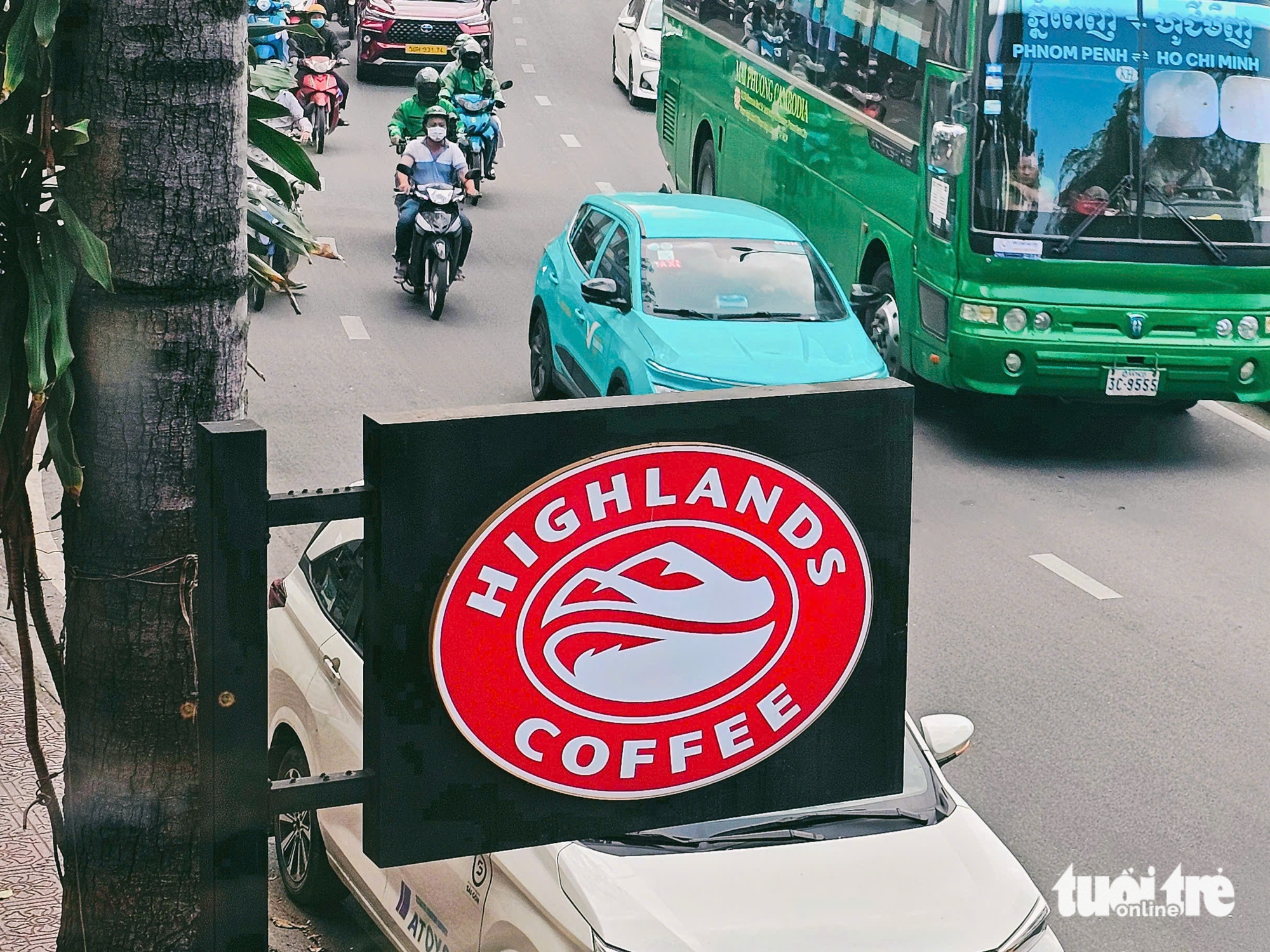 Highlands Coffee ngừng phục vụ đồ uống liên quan đến sen và vải tại một số điểm bán - Ảnh 1.