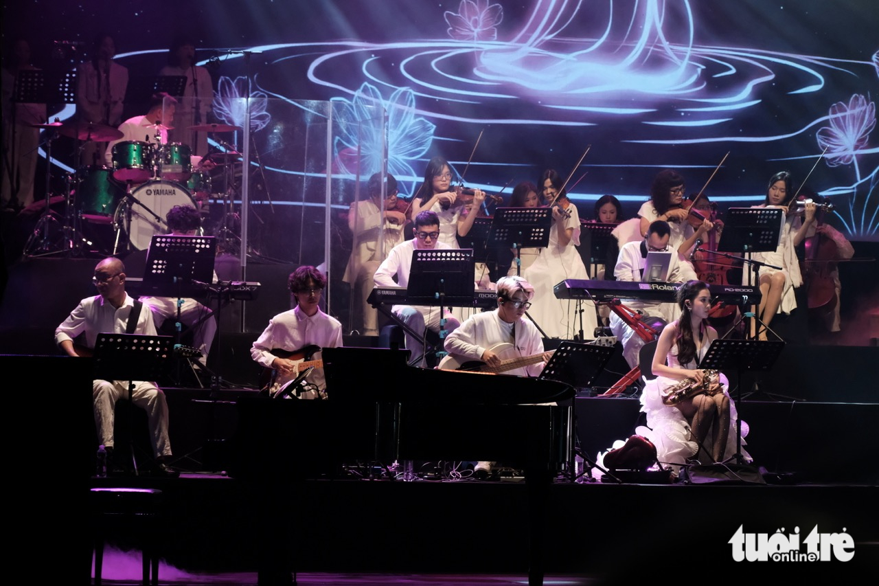 Hồng Nhung lên nốt cao gần 1 phút khi hát nhạc Trịnh, Ngọc Anh hát Khúc mùa thu, khán giả ‘lại đi' - Ảnh 16.