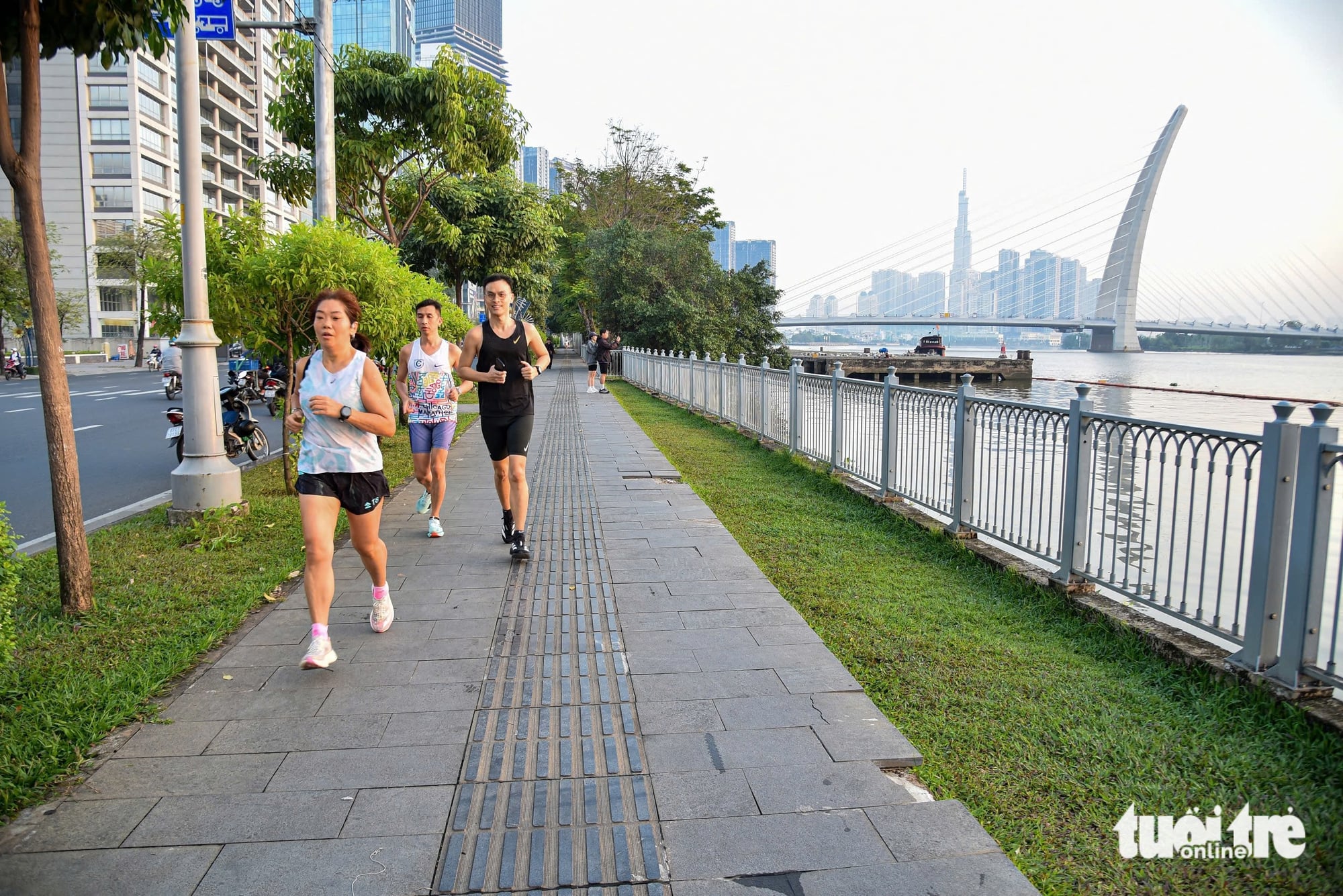 In photos: Residents chill out amid rare cool spell in Ho Chi Minh City- Ảnh 10.