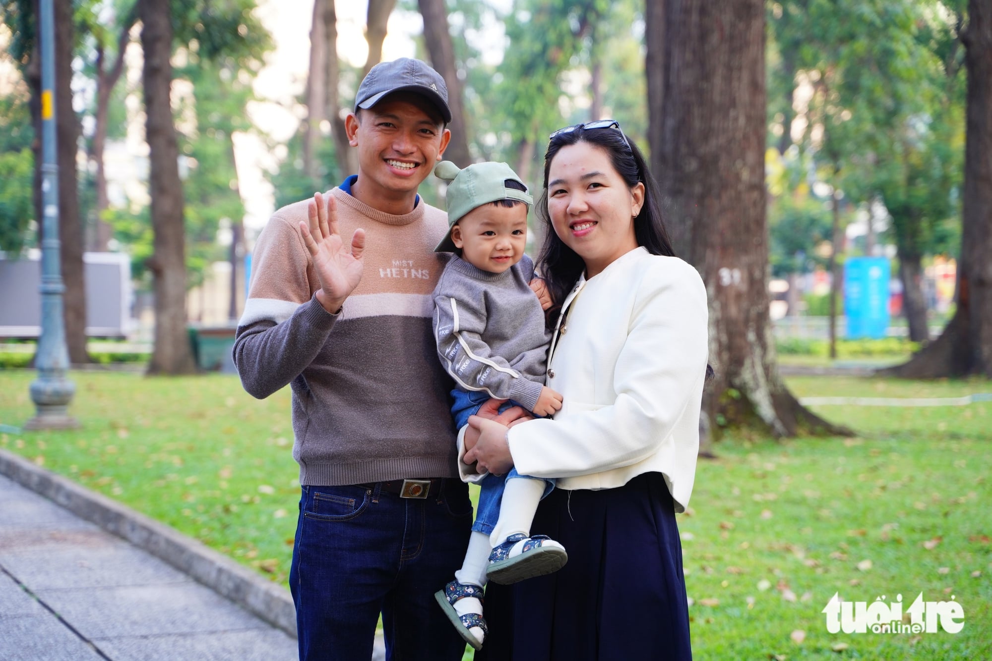 In photos: Residents chill out amid rare cool spell in Ho Chi Minh City- Ảnh 6.