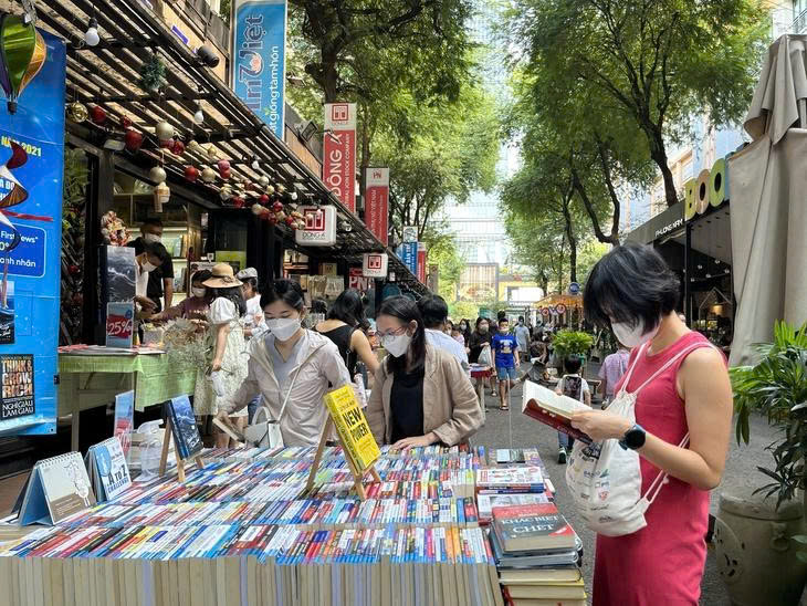 10 năm ở đường sách - Ảnh 1.