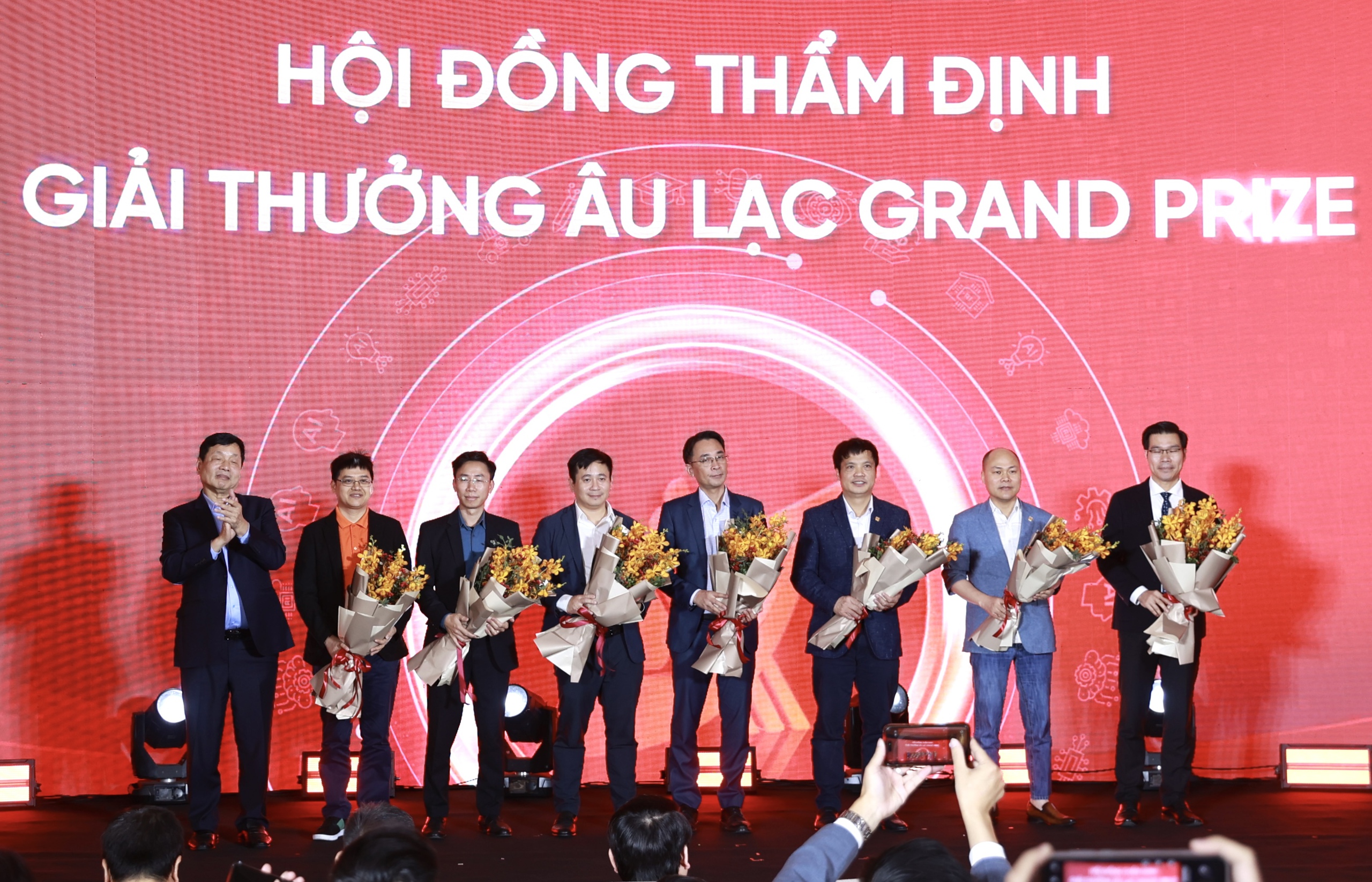 Giải thưởng Âu Lạc trị giá 1 triệu USD vinh danh sản phẩm AI của người Việt - Ảnh 1.