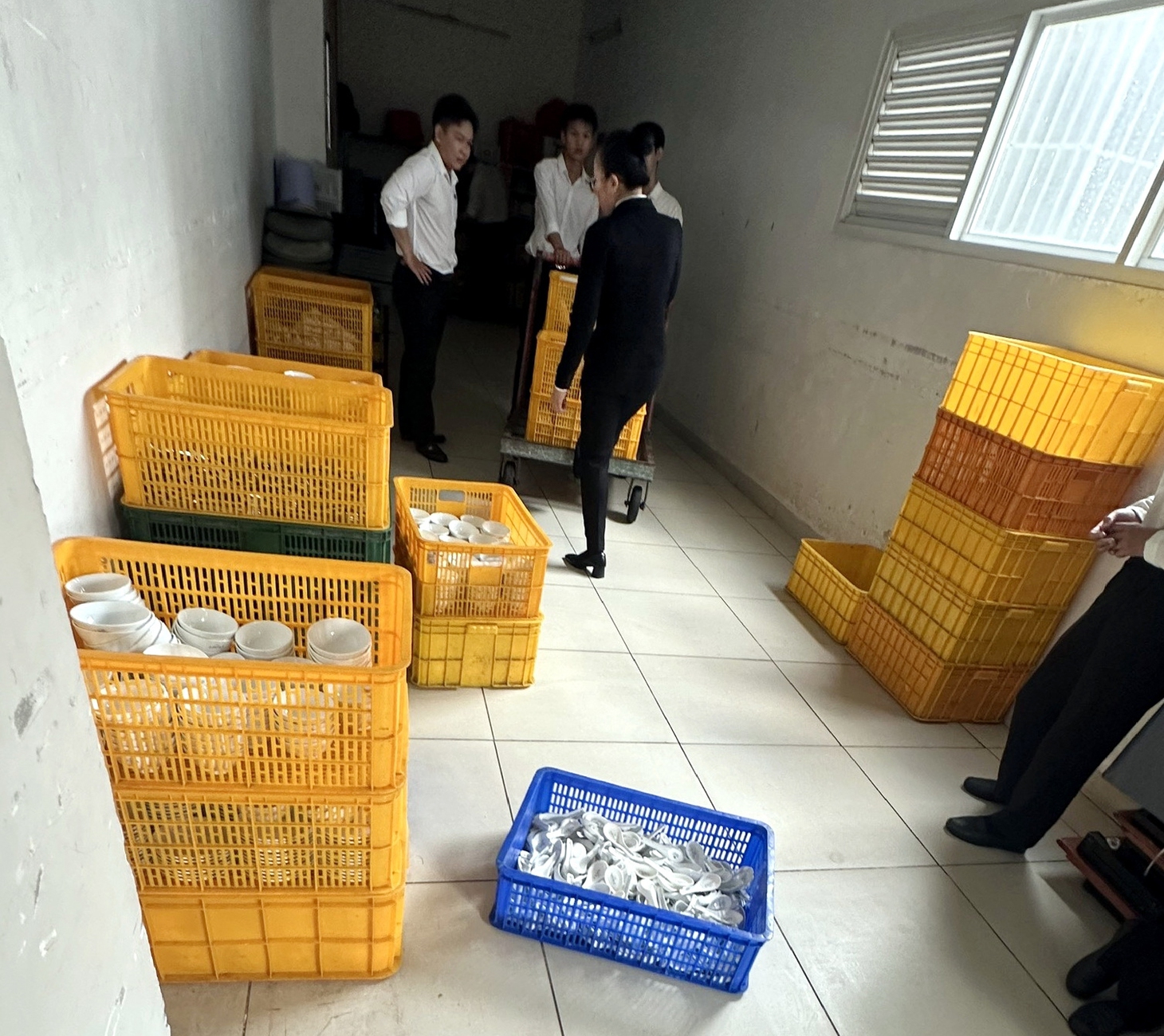 View - Investigation: Behind glittering wedding halls in Ho Chi Minh City are lapses in food safety, oversight