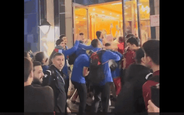 Video: Thủ môn U23 Jordan 'trả giá đắt' vì màn ăn mừng sớm - Ảnh 1.