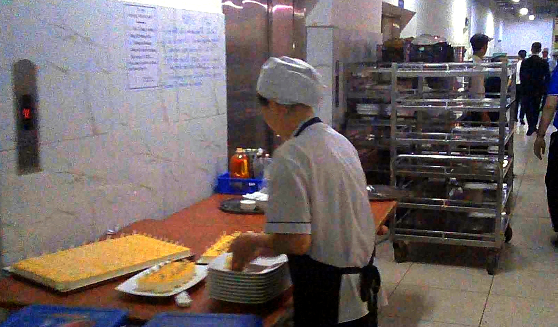 View - Investigation: Behind glittering wedding halls in Ho Chi Minh City are lapses in food safety, oversight