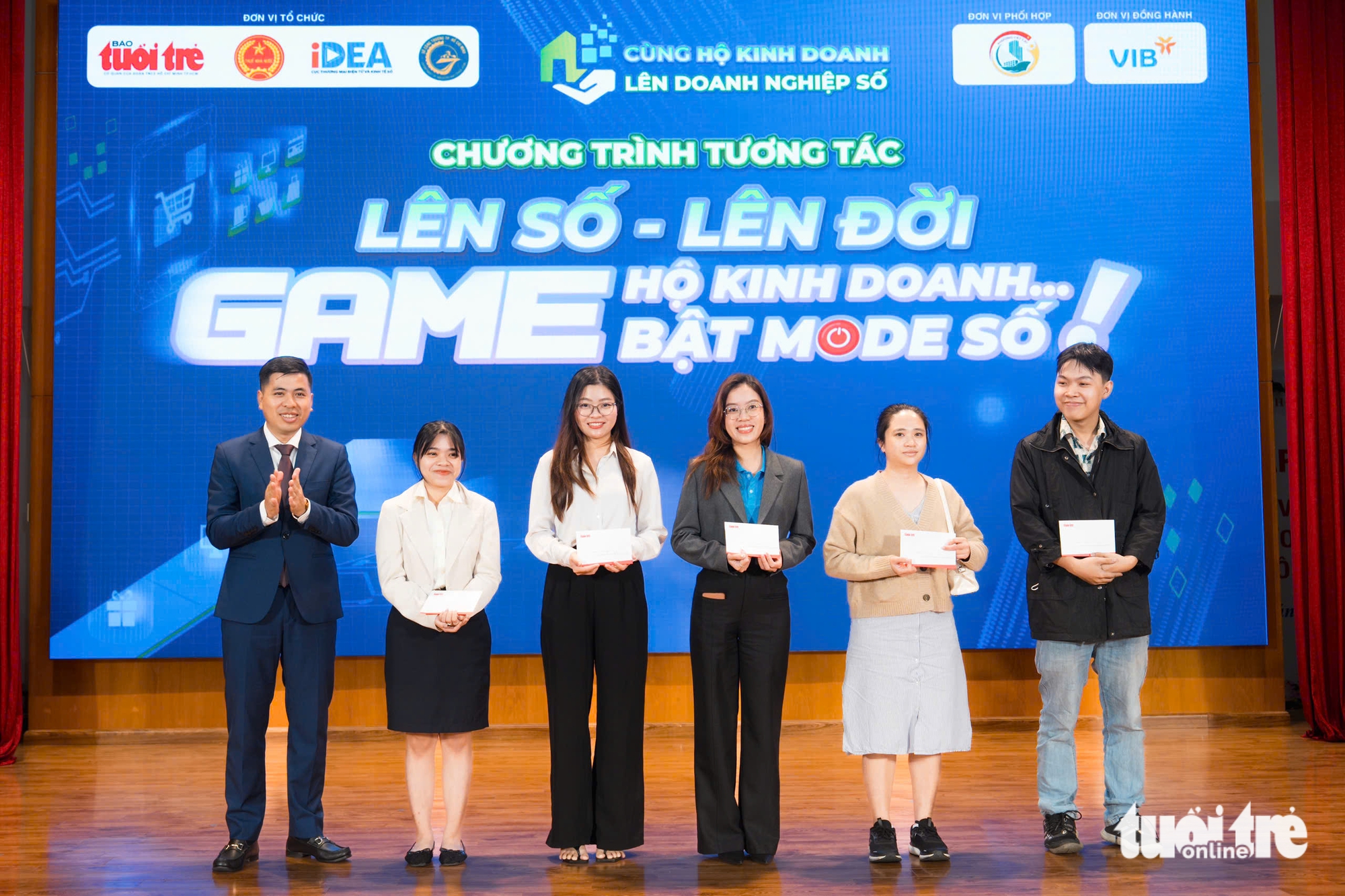 Bị kênh online bủa vây, tiểu thương chợ truyền thống hợp sức để tồn tại và phát triển - Ảnh 7.