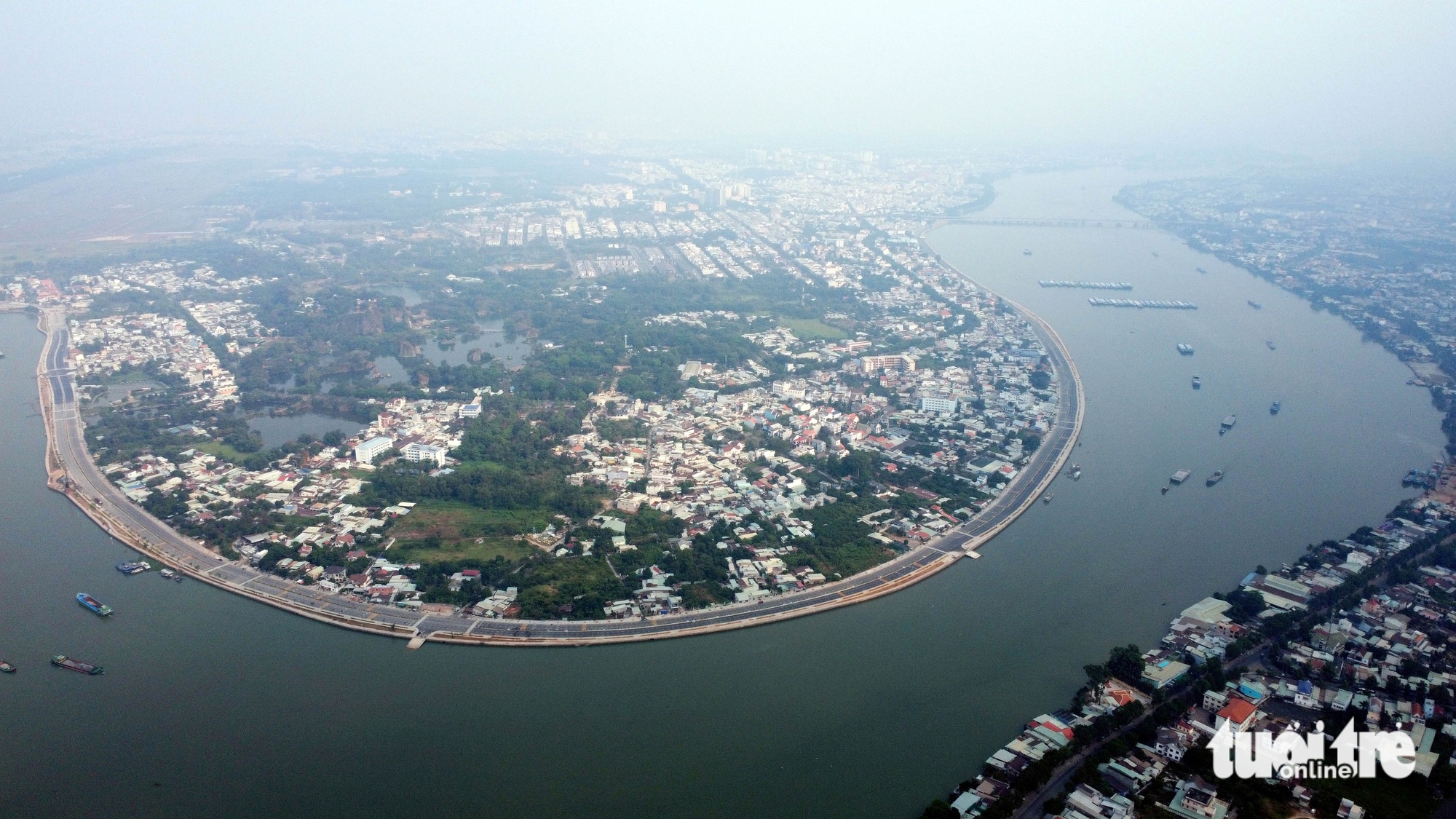 đường ven sông - Ảnh 1.