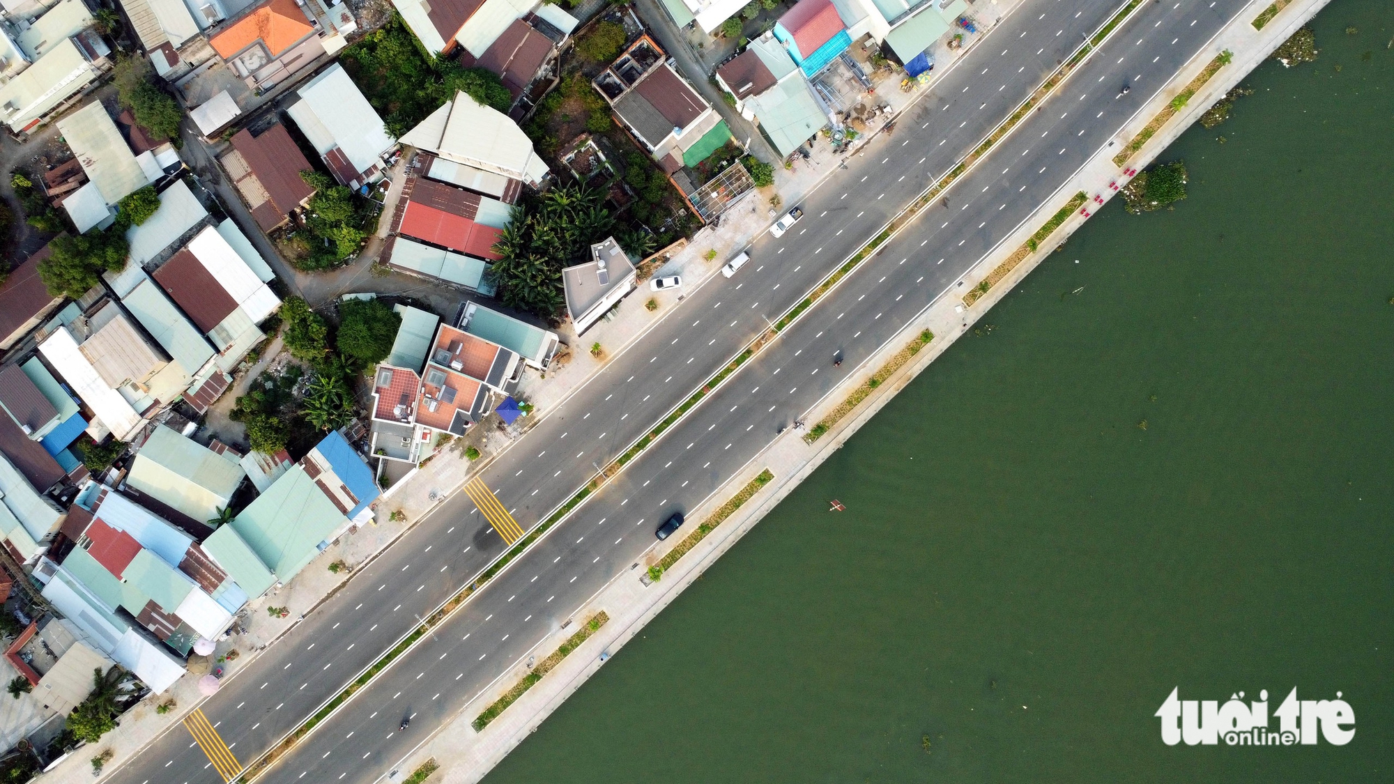 Hình hài đường ven sông tuyệt đẹp uốn lượn dọc sông Đồng Nai vừa thông xe kỹ thuật - Ảnh 4.