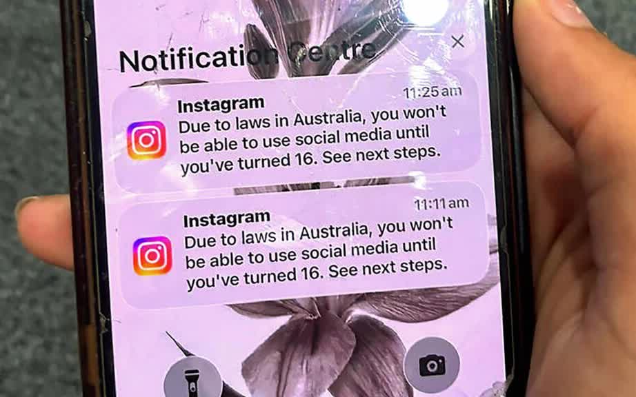 UK, France mull social media bans for youth as debate rages  - Ảnh 1.