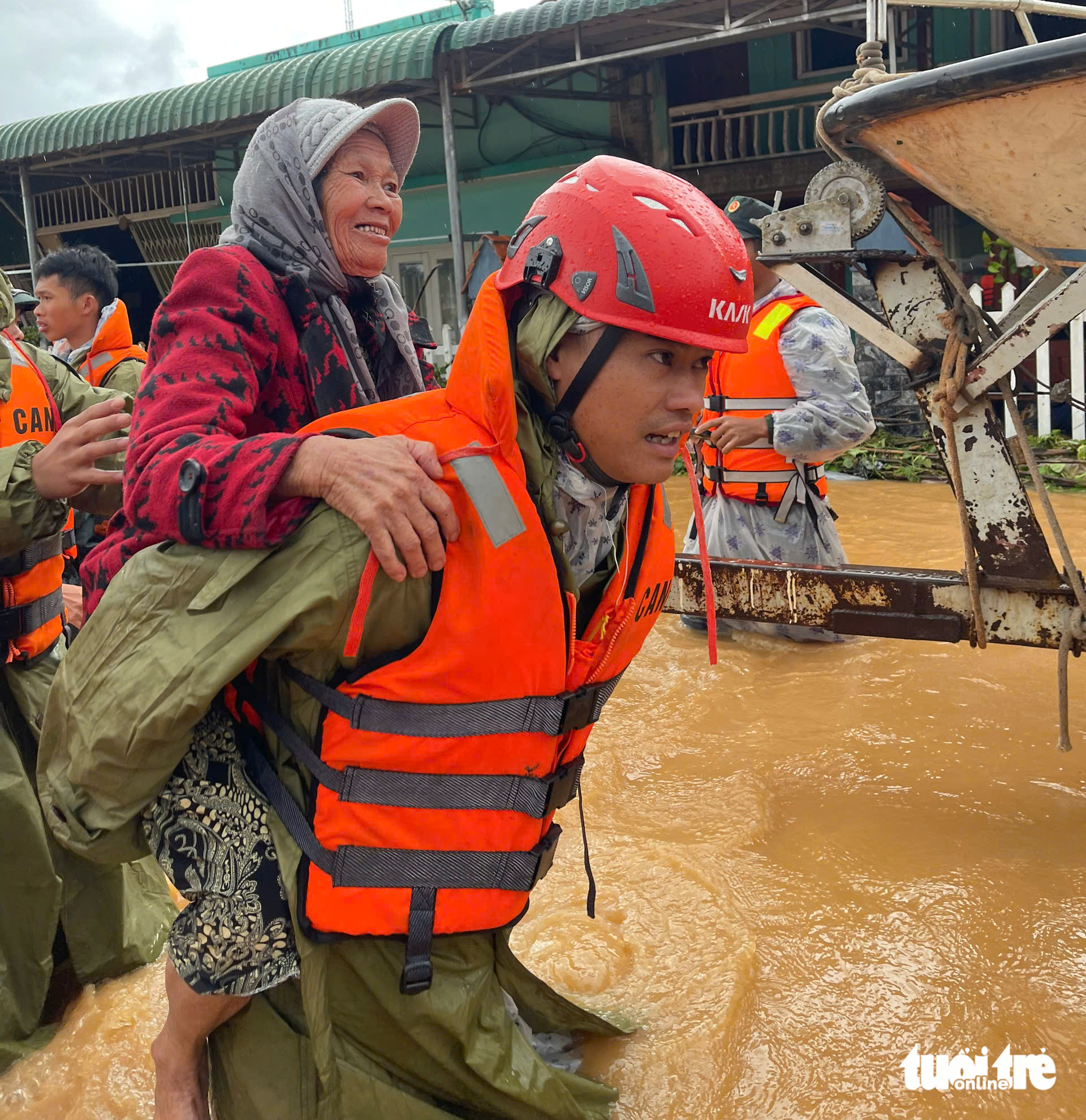 Những chiến sĩ công an chuyên cứu người giữa lằn ranh sinh - tử - Ảnh 4.