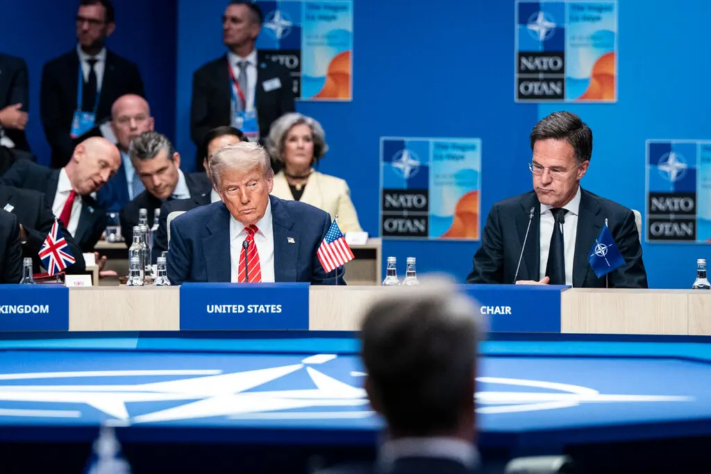 (Mỹ) Mỹ - NATO: Viễn cảnh đồng minh trở thành đối thủ | VOZ