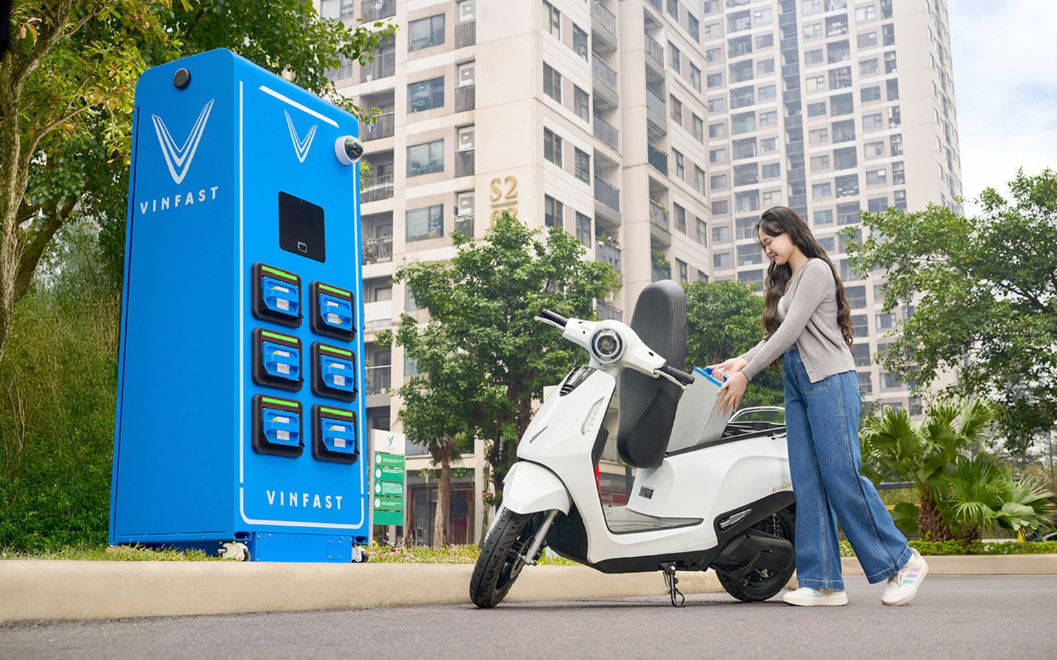 Ho Chi Minh City to publish approved streets for electric motorbike battery-swap cabinets
- Ảnh 1. Ho Chi Minh City to publish approved streets for electric motorbike battery-swap cabinets
- Ảnh 1.