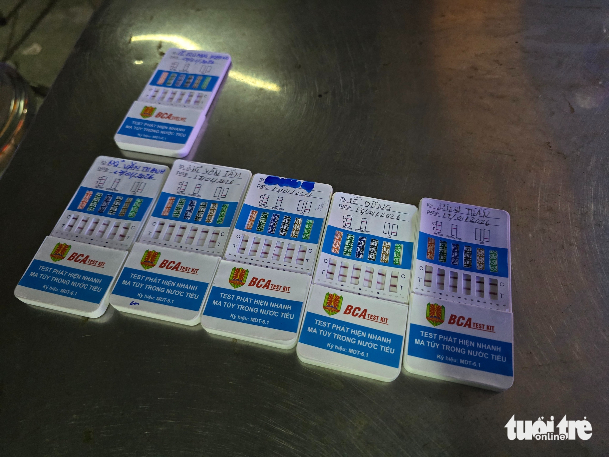 Police step up pre-Tet checks at Ho Chi Minh City bus terminal, find ride-hailing taxi driver with alcohol- Ảnh 5. Police step up pre-Tet checks at Ho Chi Minh City bus terminal, find ride-hailing taxi driver with alcohol- Ảnh 5.