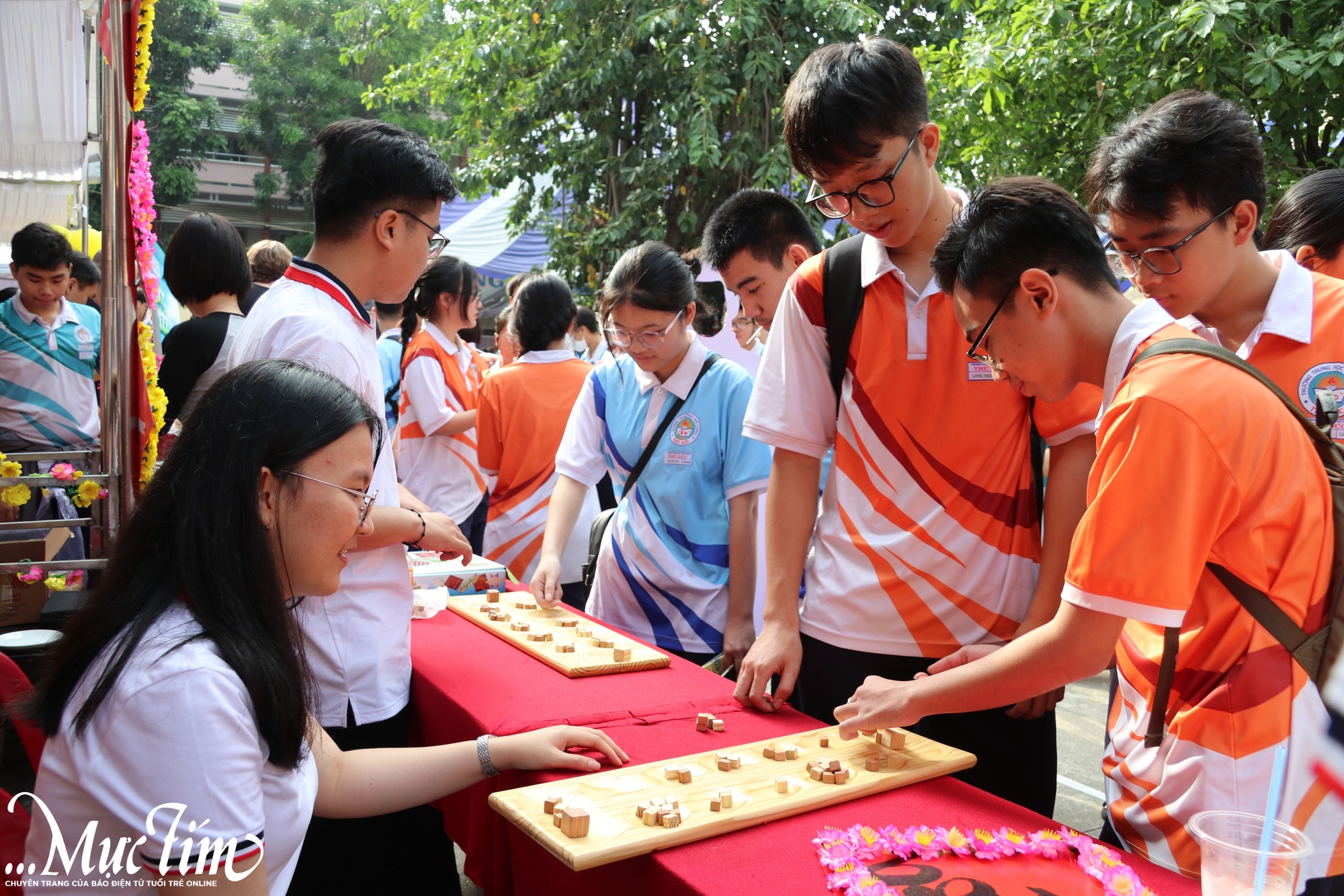 Sắc màu văn hóa các quốc gia tràn ngập Trường THPT Thủ Đức- Ảnh 1.