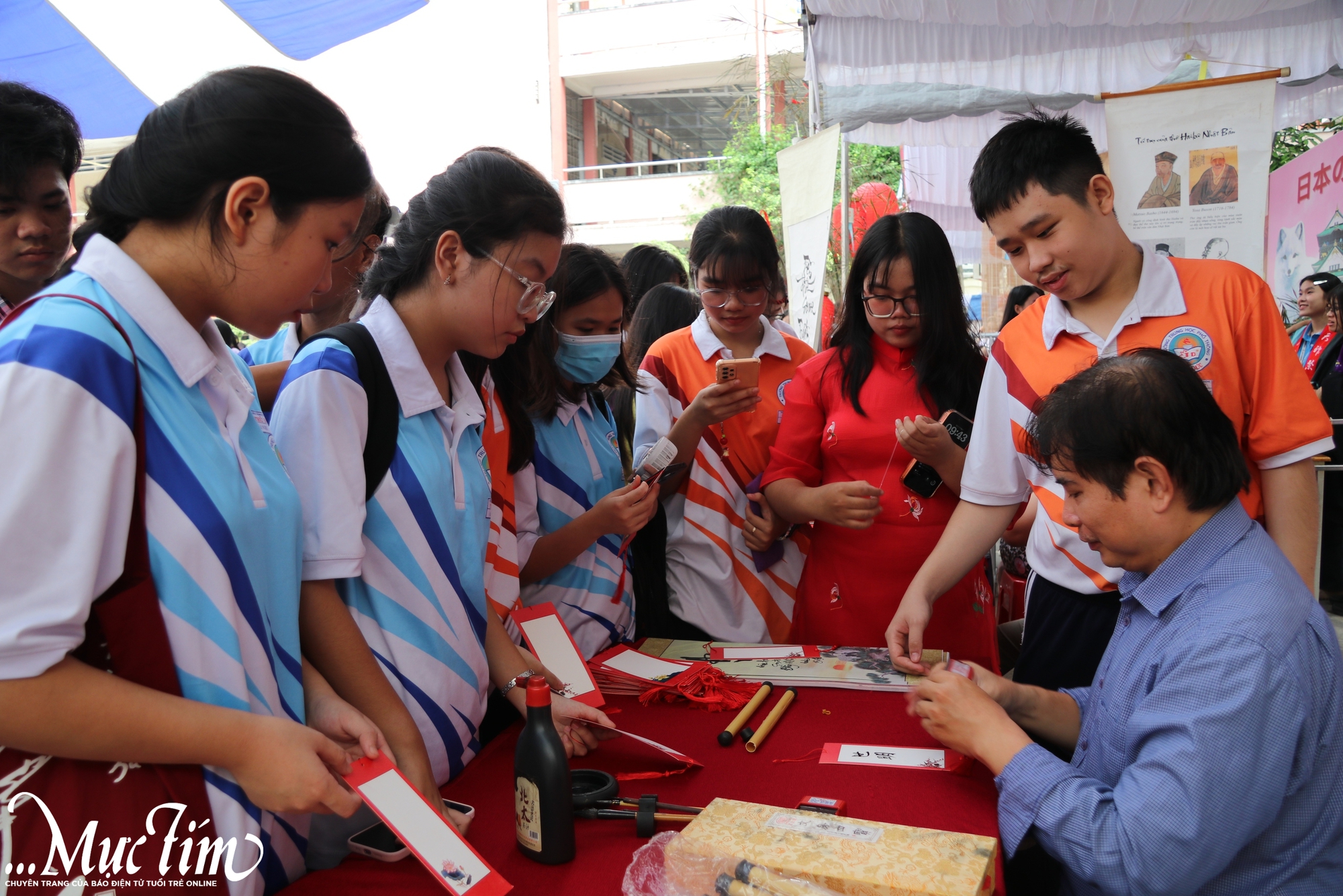 Sắc màu văn hóa các quốc gia tràn ngập Trường THPT Thủ Đức- Ảnh 10.