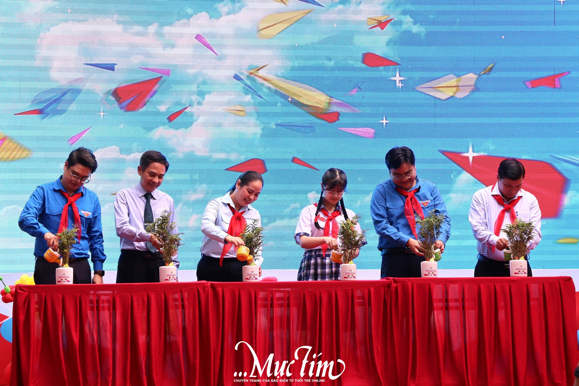 Thiếu nhi TP.HCM hăng hái hưởng ứng 135 ngày thi đua chào mừng kỷ niệm 85 năm Ngày thành lập Đội  - Ảnh 1.