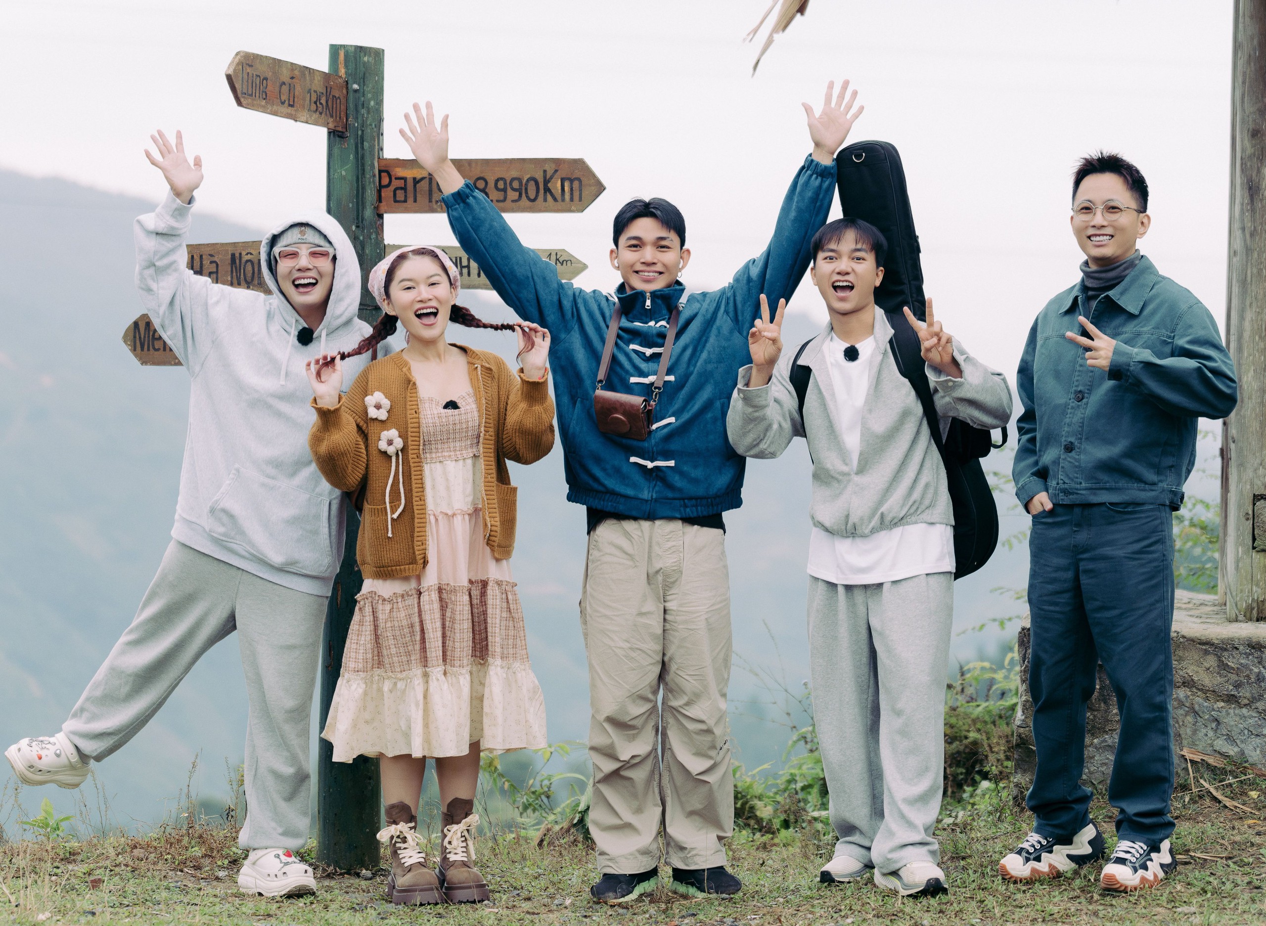 Gia đình Haha trở về Bản Liền: Đong đầy tiếng cười và lắng đọng tình cảm - Ảnh 1.